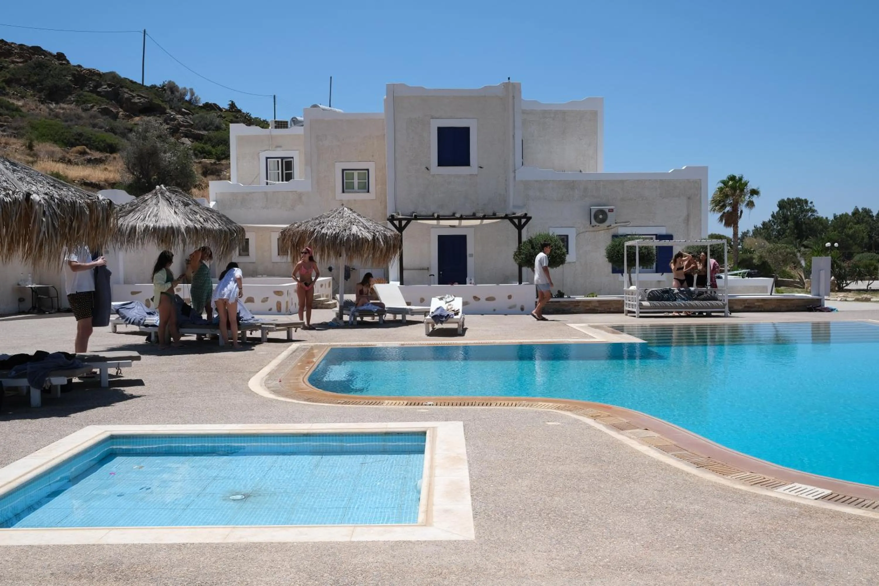 Paradise Apartments Studios