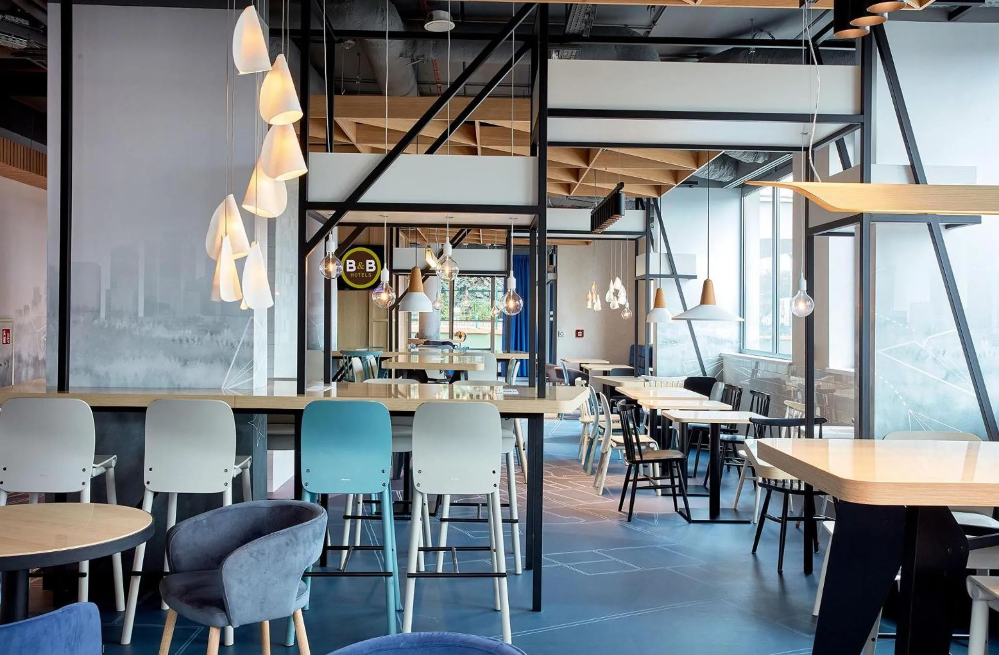 Lounge or bar in B&B Hotel Warszawa-Okęcie