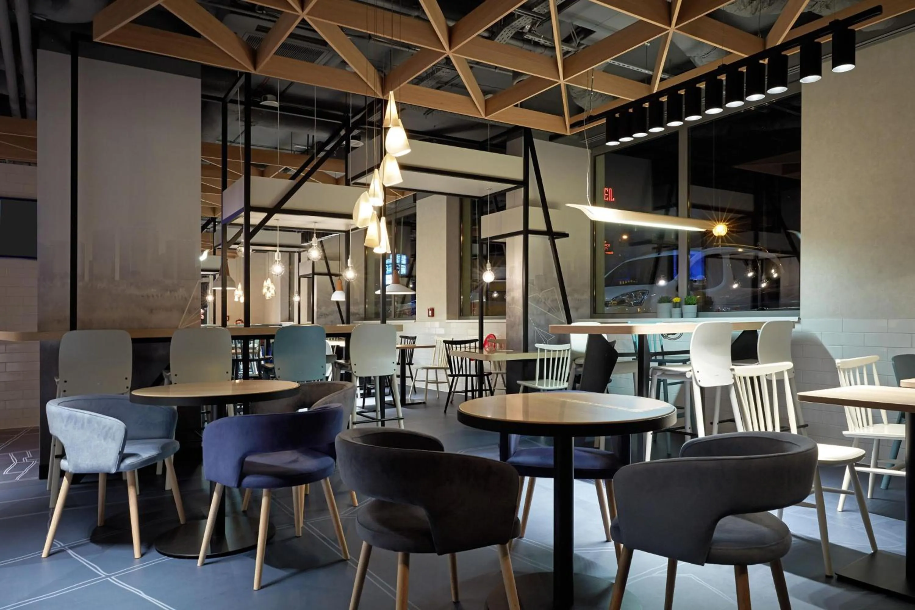 Lounge or bar in B&B Hotel Warszawa-Okęcie