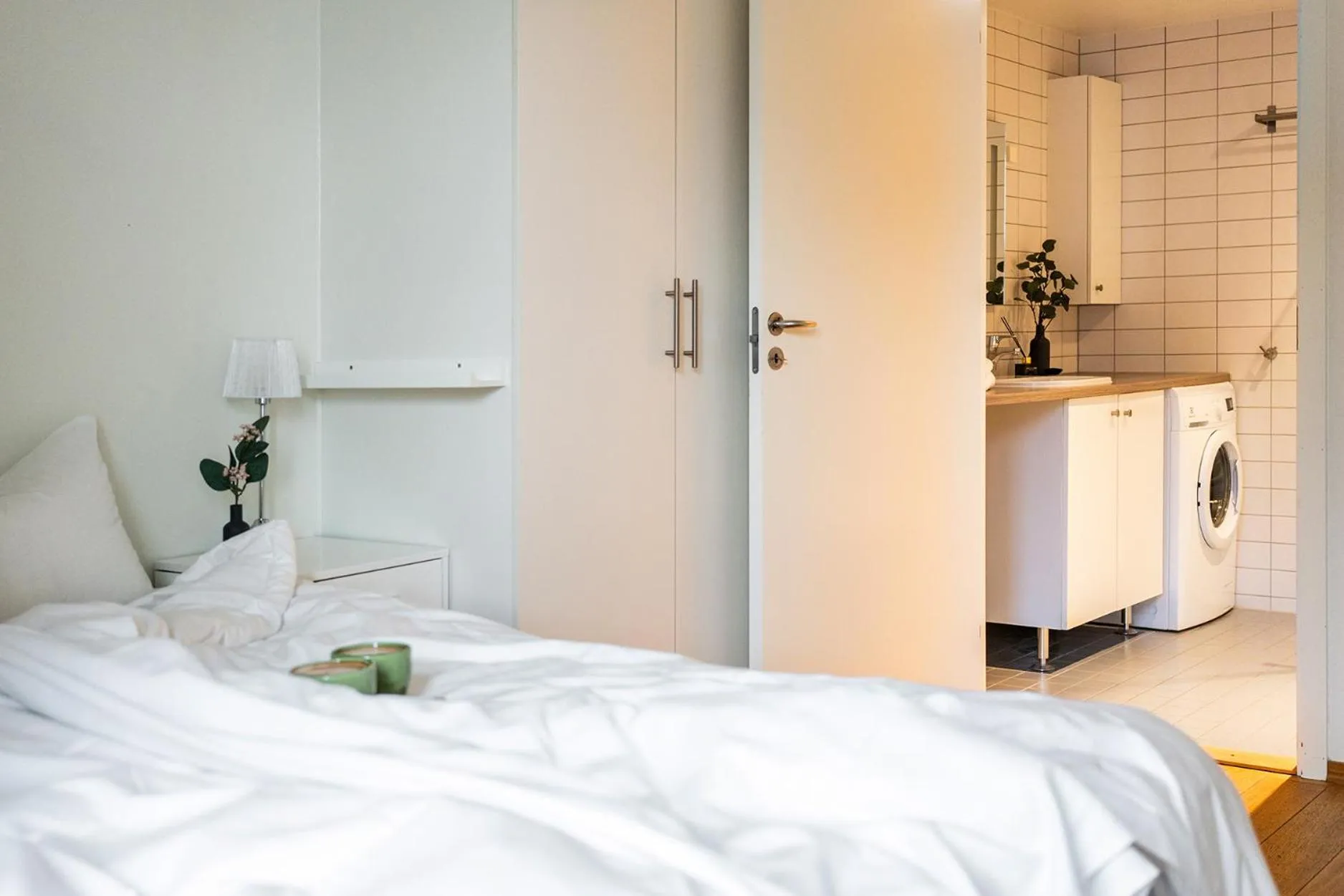 Bathroom, Bed in BJØRVIKA APARTMENTS, Opera Area, Oslo city center