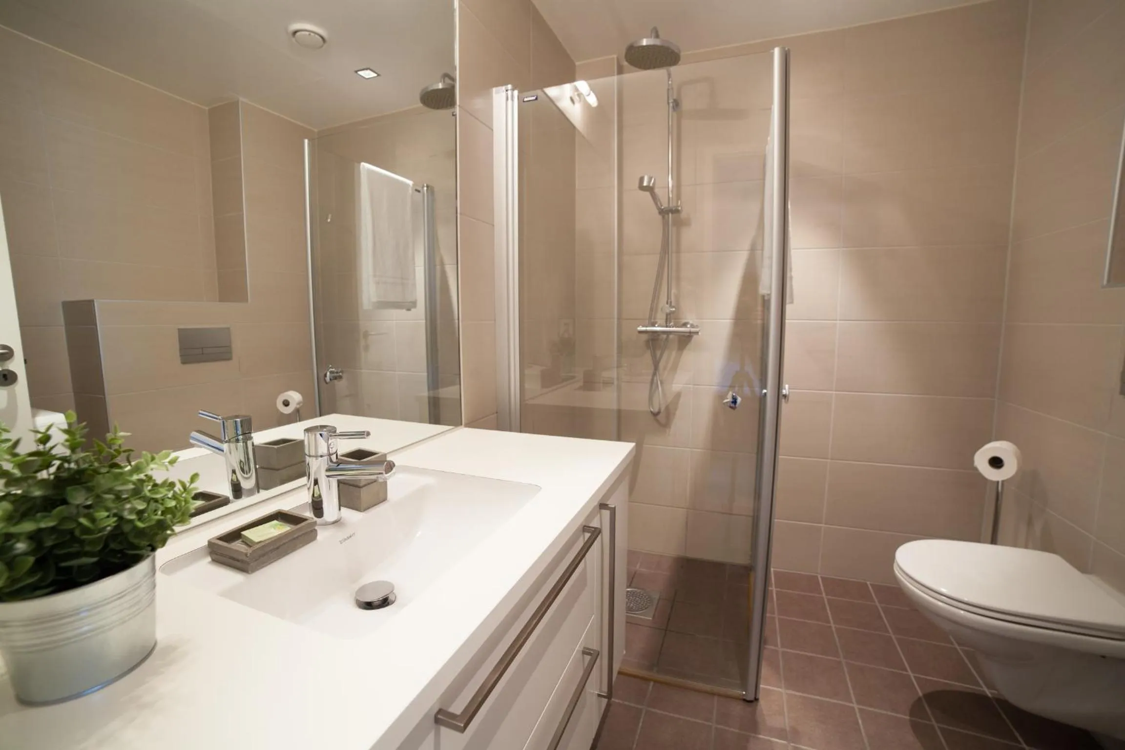 Shower in BJØRVIKA APARTMENTS, Opera Area, Oslo city center