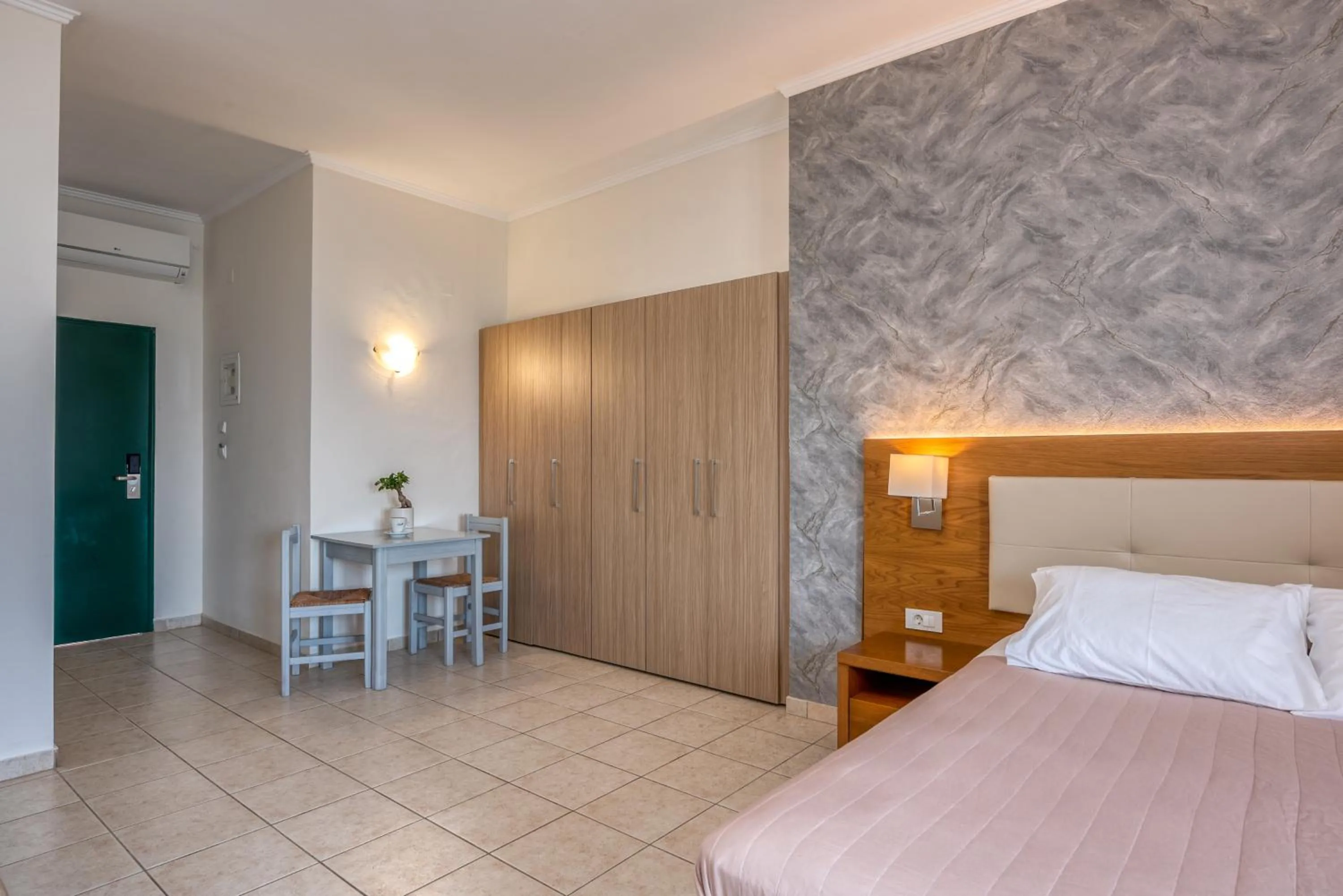 Text overlay, Bed in Christina Beach Hotel