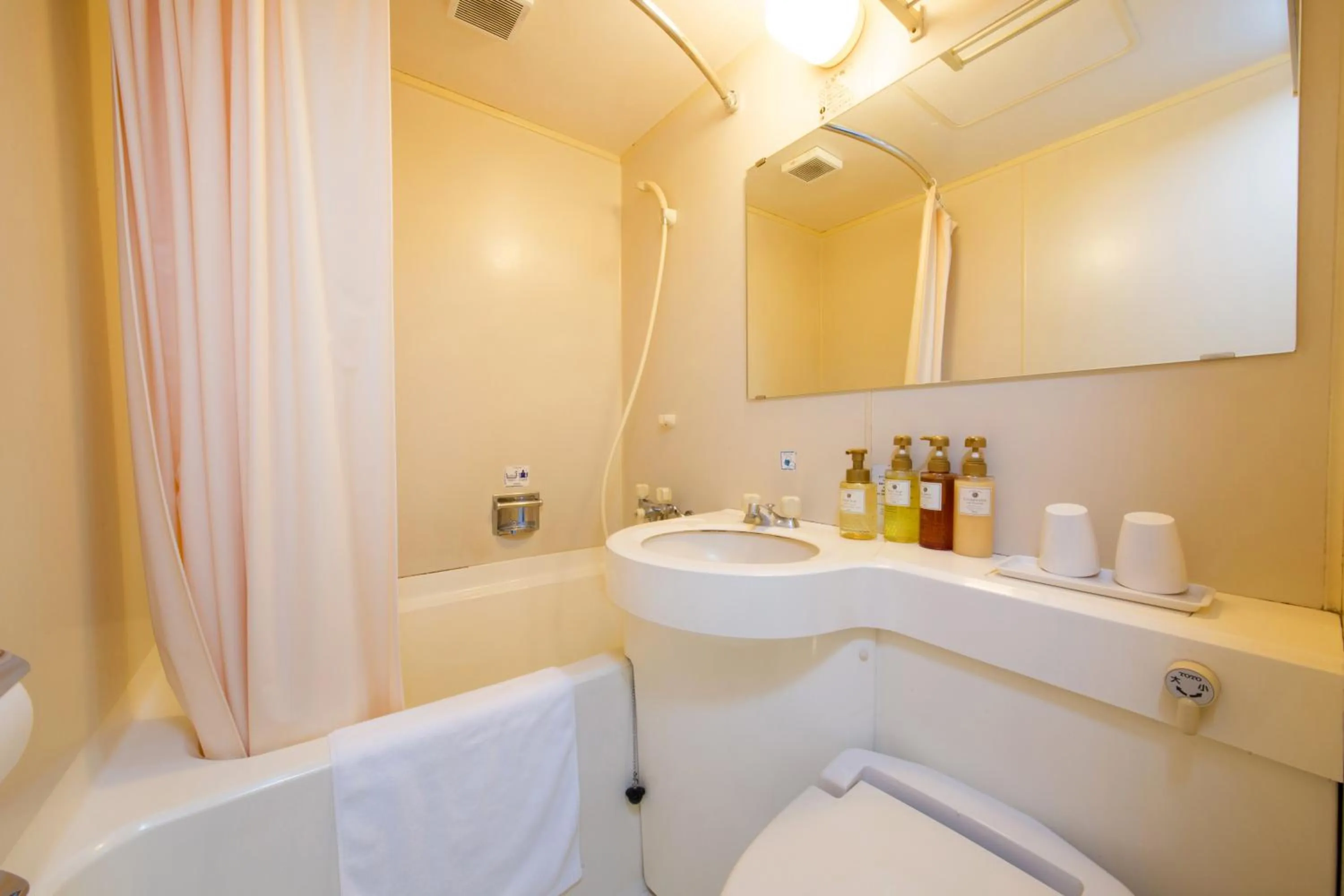 Shower in Kyoto Plaza Hotel