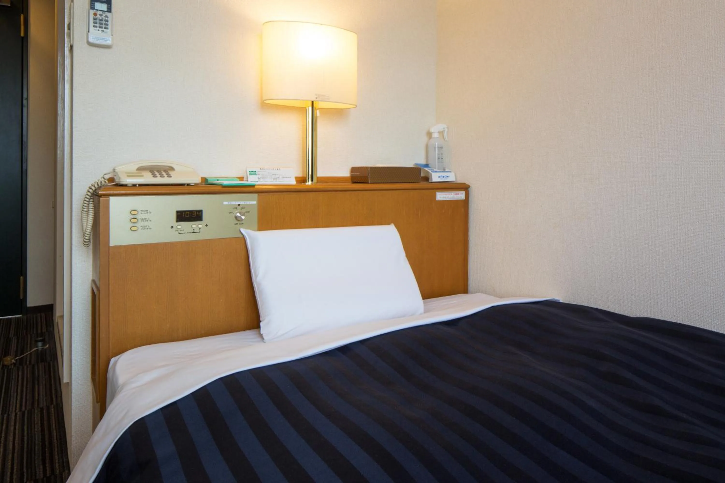 Photo of the whole room, Bed in Kyoto Plaza Hotel