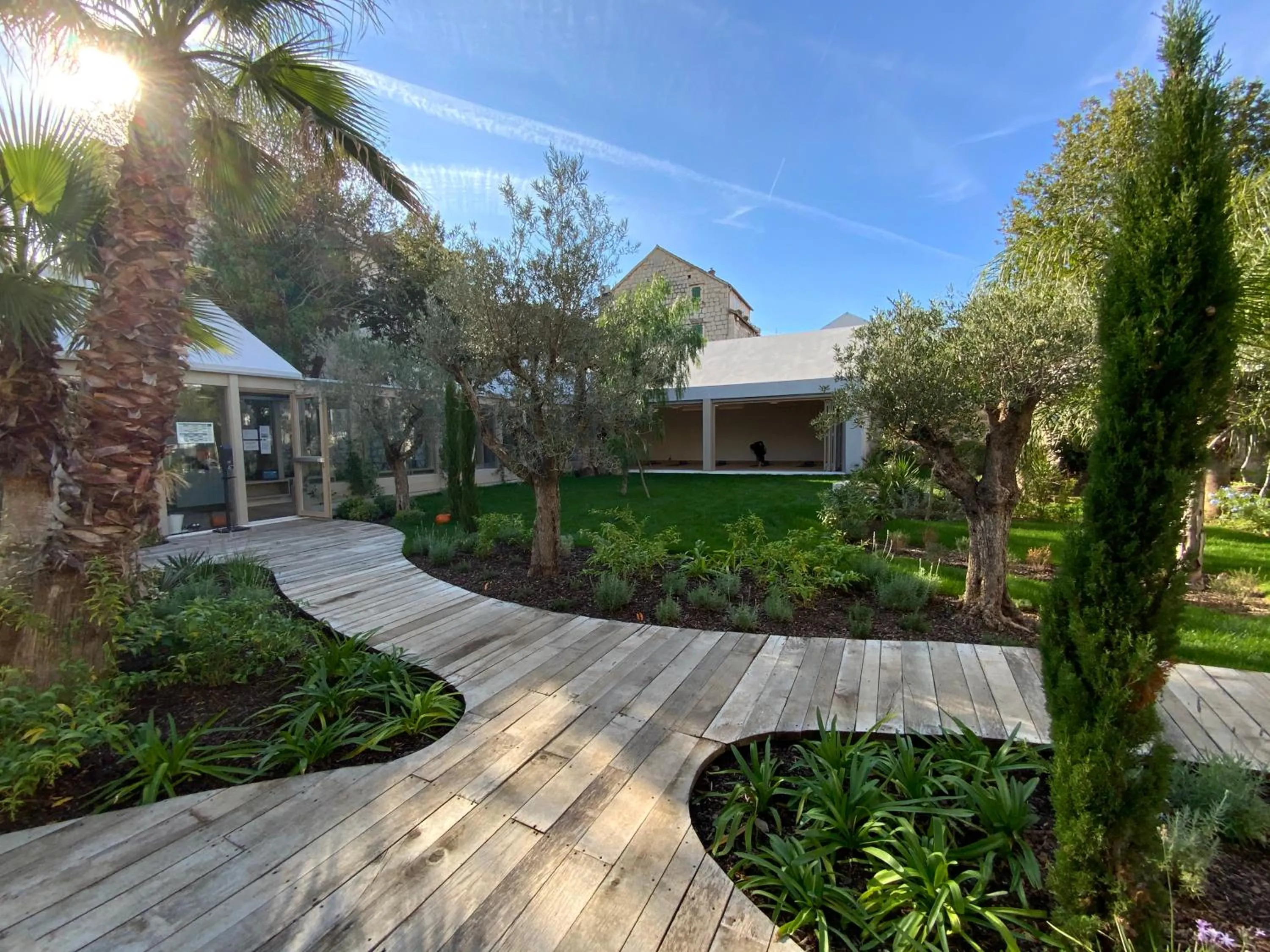 Garden in Divota Apartment Hotel