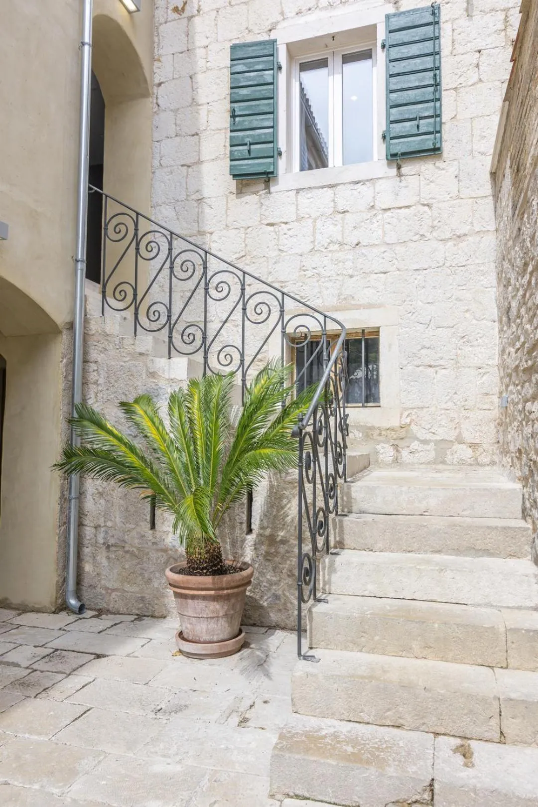 Patio in Divota Apartment Hotel