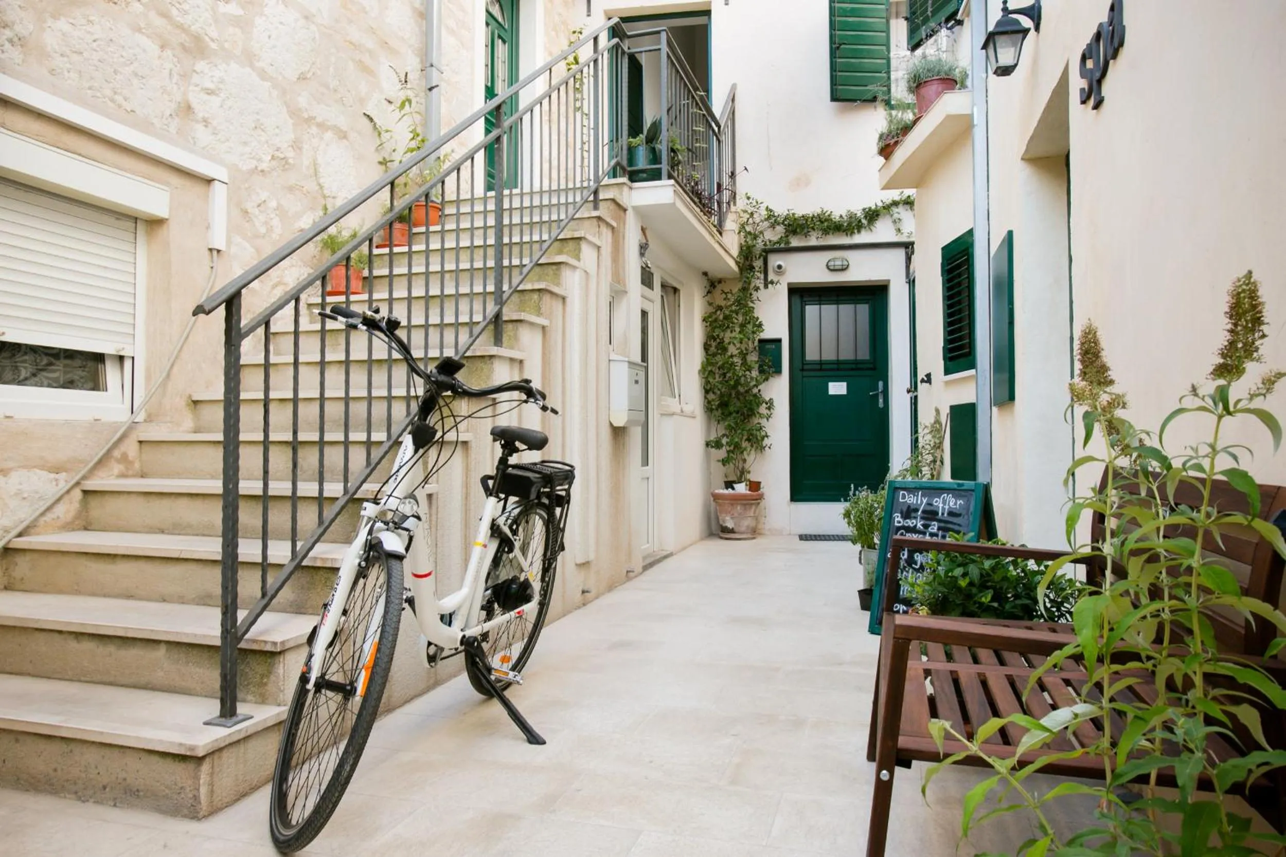 Facade/entrance in Divota Apartment Hotel