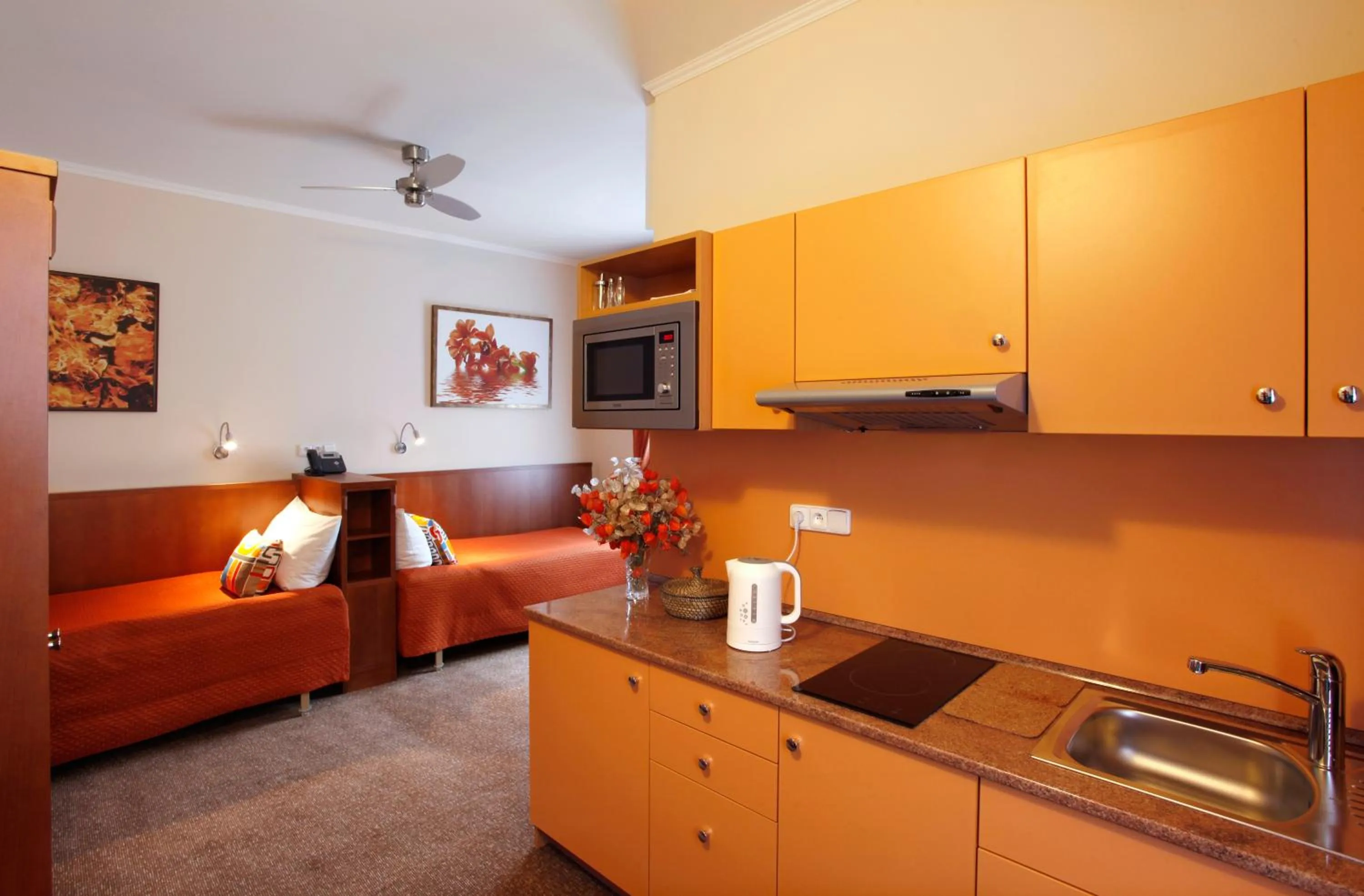 Kitchen or kitchenette in Anyday Apartments