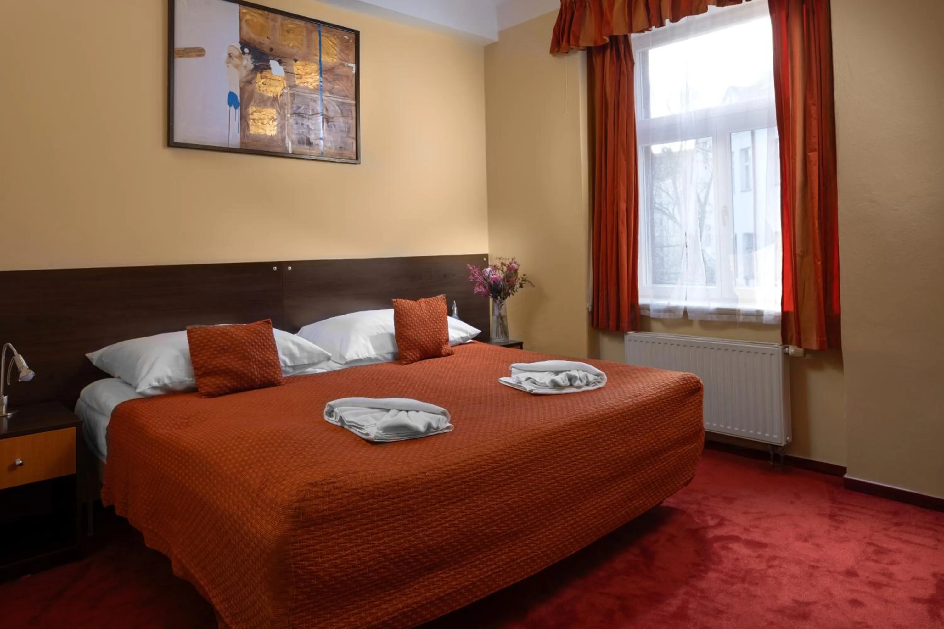 Bedroom, Bed in Anyday Apartments