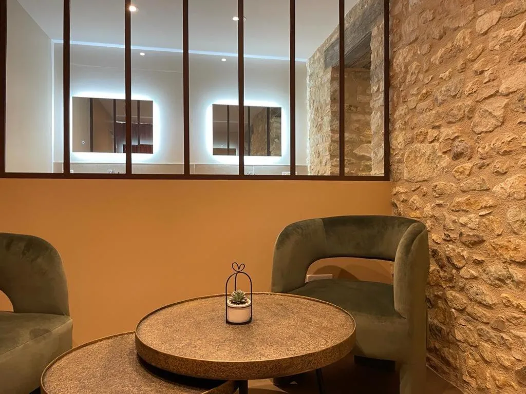 Hôtel & Restaurant - Le Manoir des Cèdres - piscine extérieure et climatisation