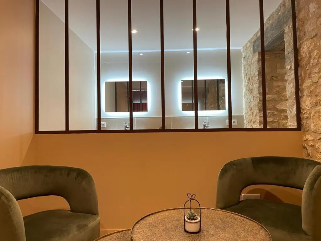 Hôtel & Restaurant - Le Manoir des Cèdres - piscine extérieure et climatisation