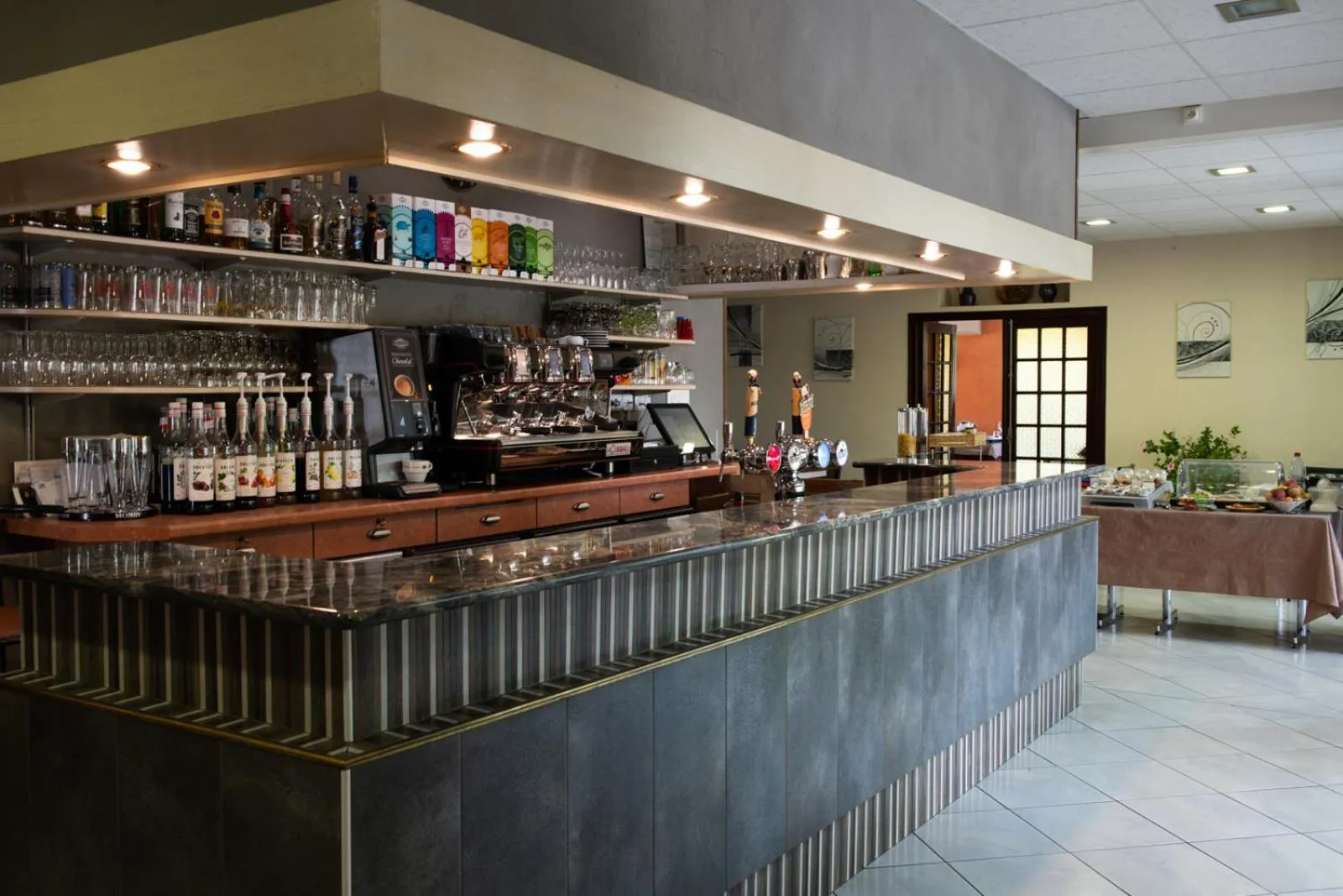 Restaurant/places to eat in Logis Hotel Restaurant L'Escapade