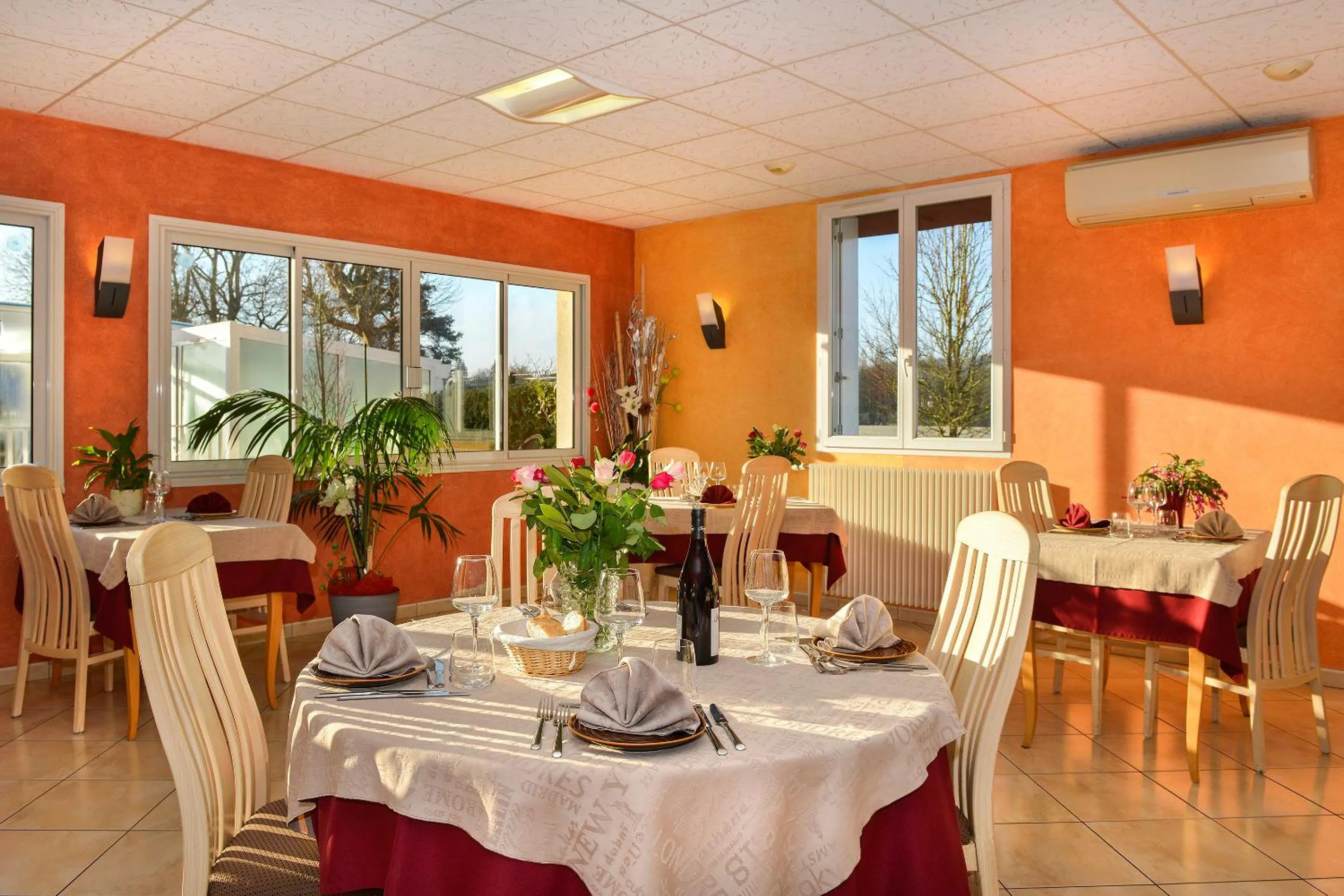 Restaurant/places to eat in Logis Hotel Restaurant L'Escapade