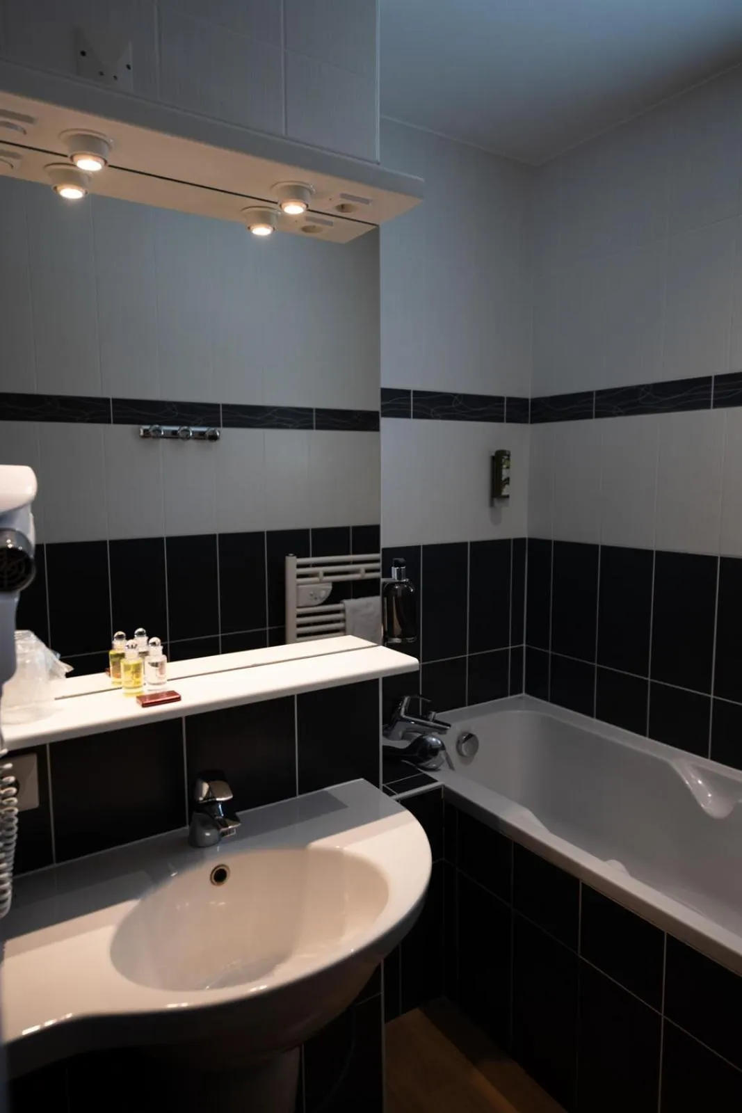 Bathroom in Logis Hotel Restaurant L'Escapade