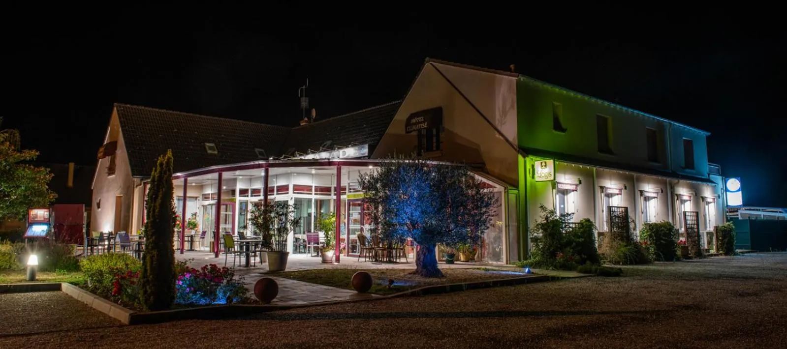 Property building in Logis Hotel Restaurant L'Escapade