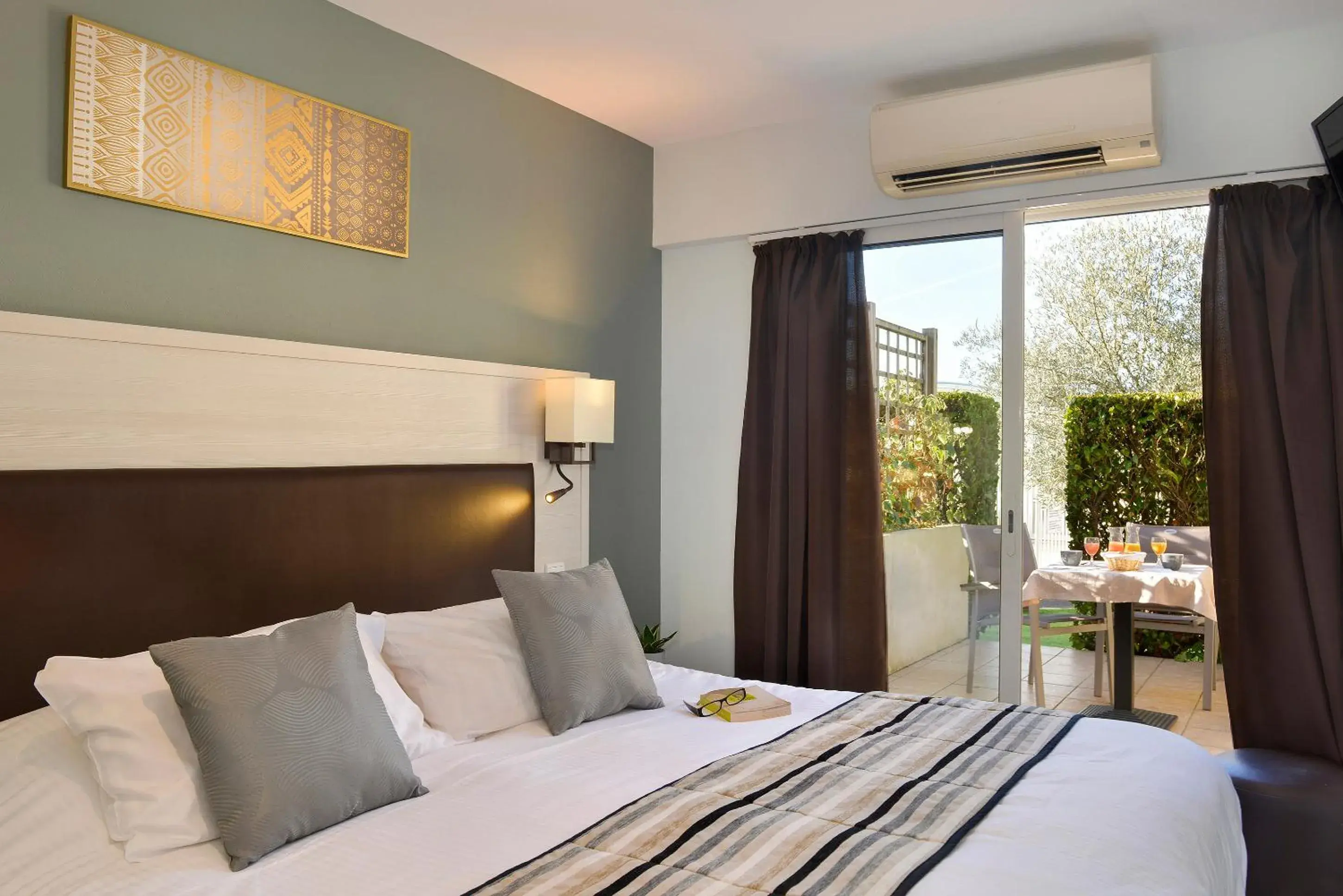 Superior Triple Room in Logis Hotel Restaurant L'Escapade Superior Triple Room in Logis Hotel Restaurant L'Escapade