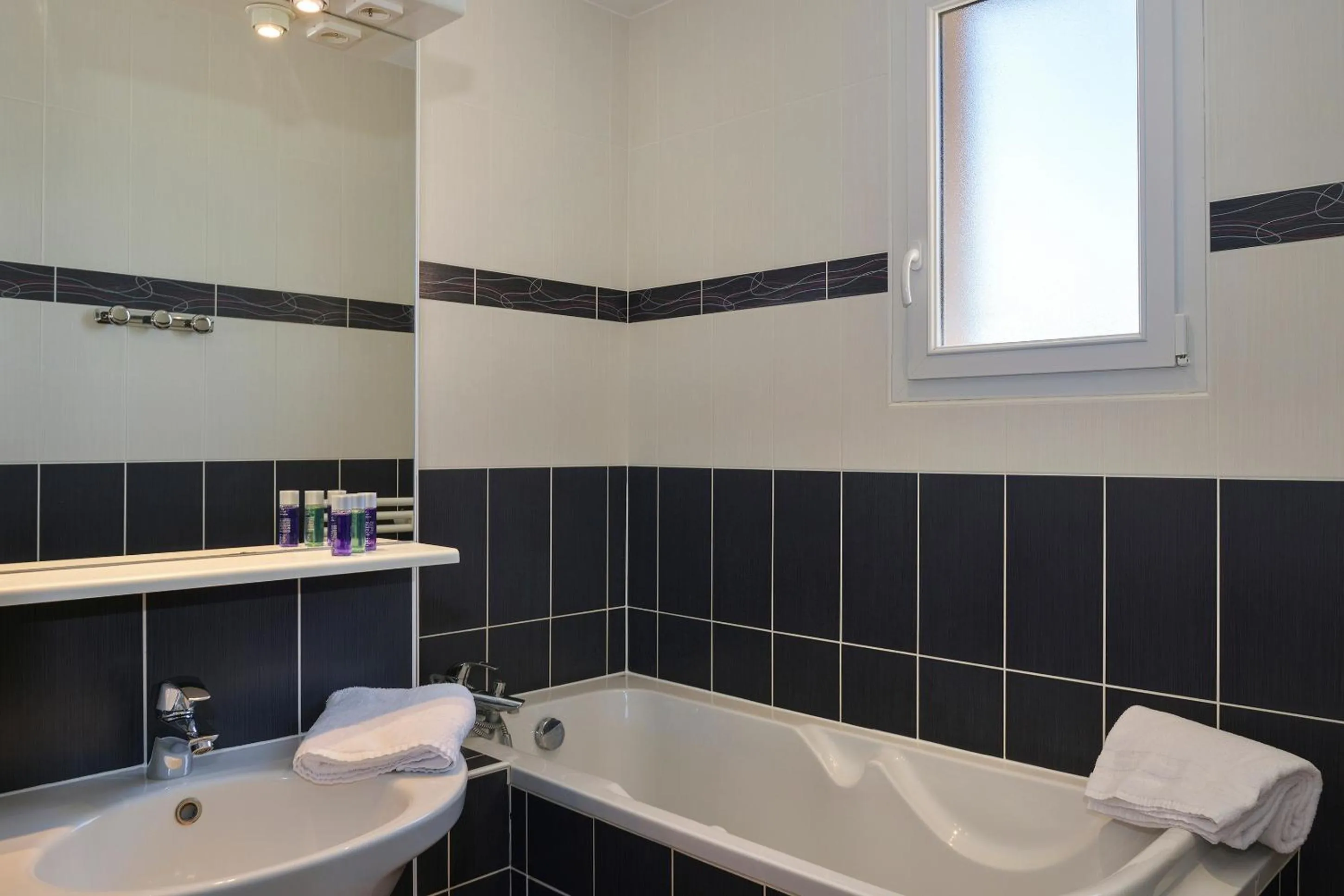 Bathroom in Logis Hotel Restaurant L'Escapade