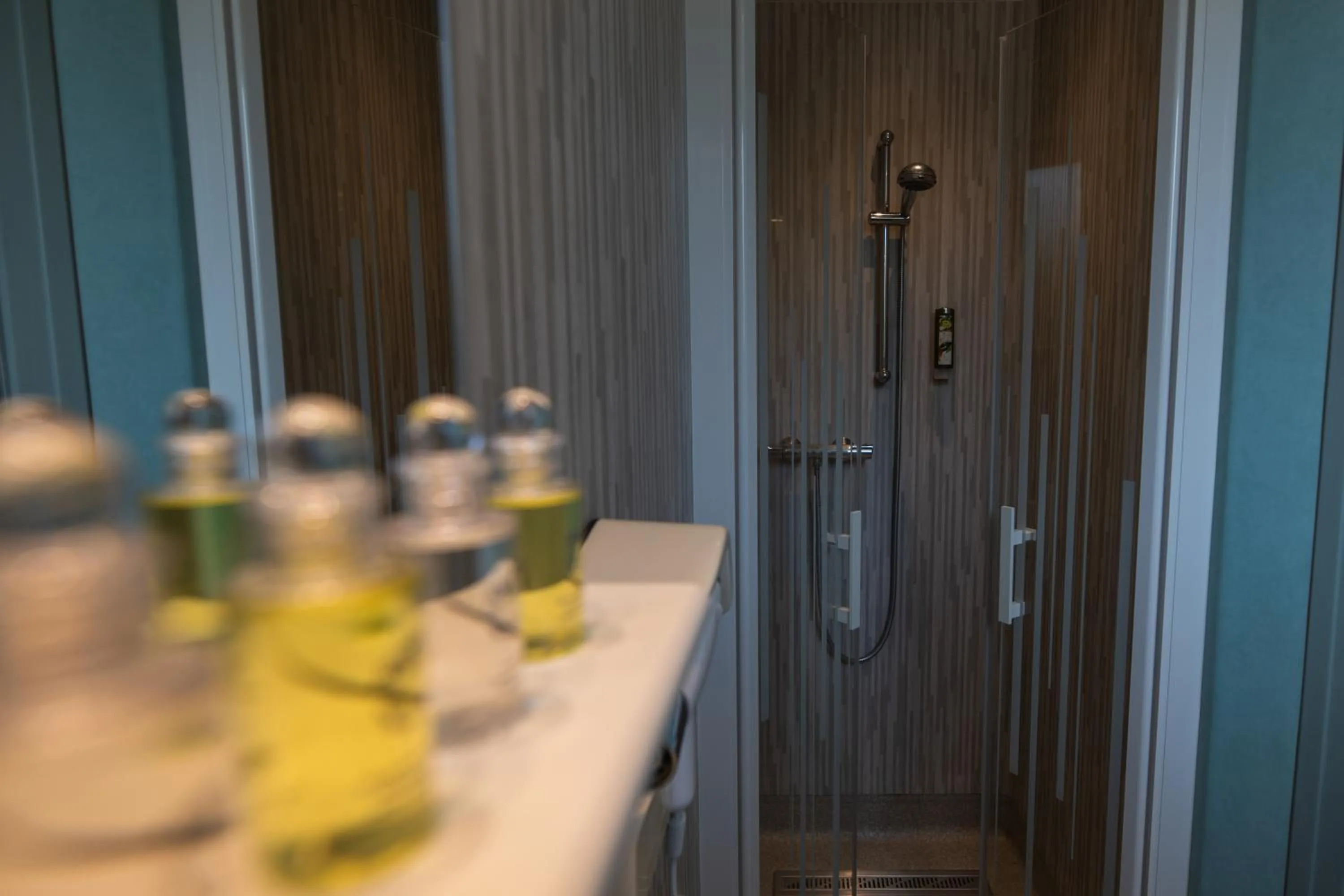 Shower in Logis Hotel Restaurant L'Escapade