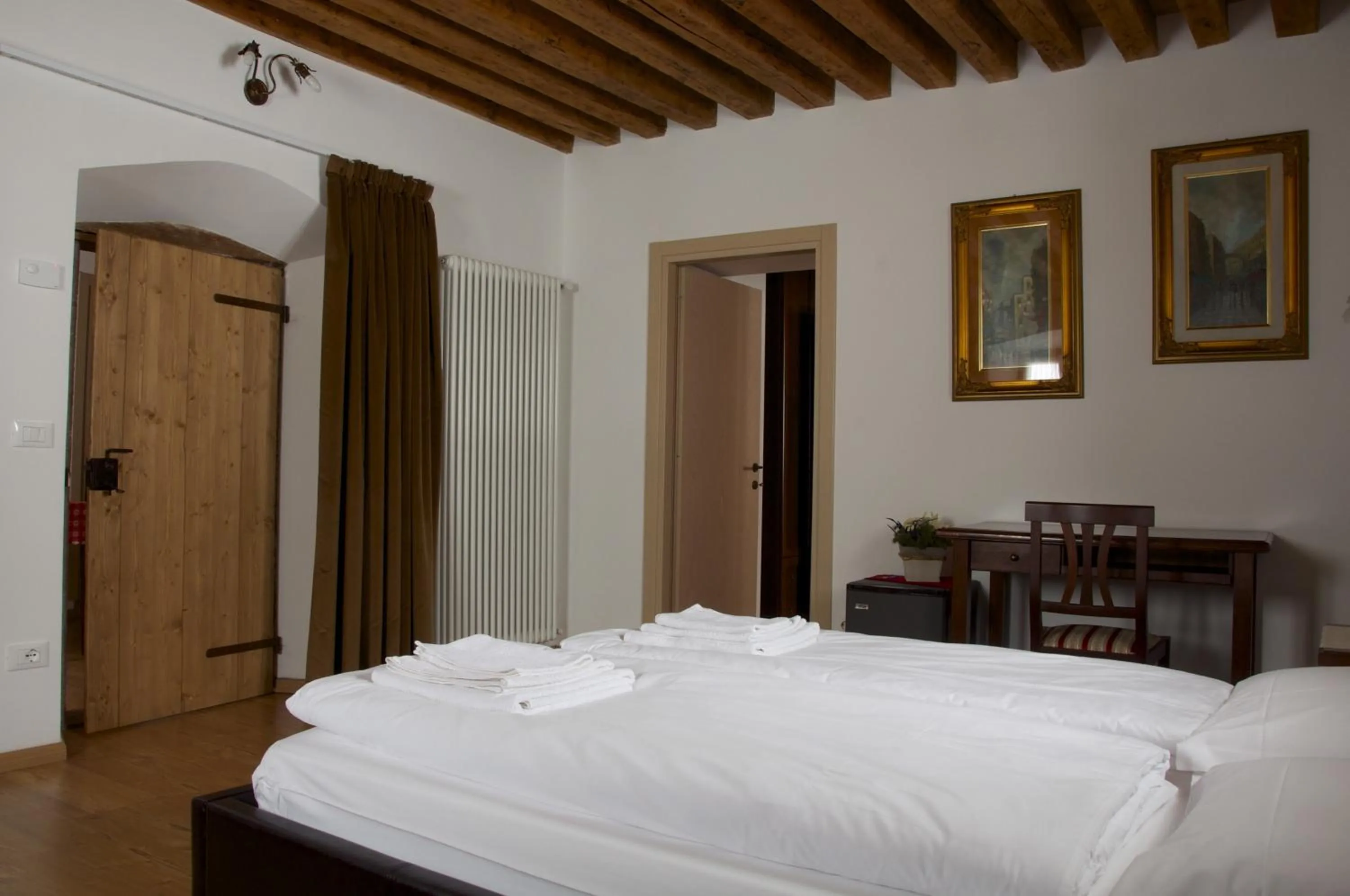 Photo of the whole room in Alla Regia