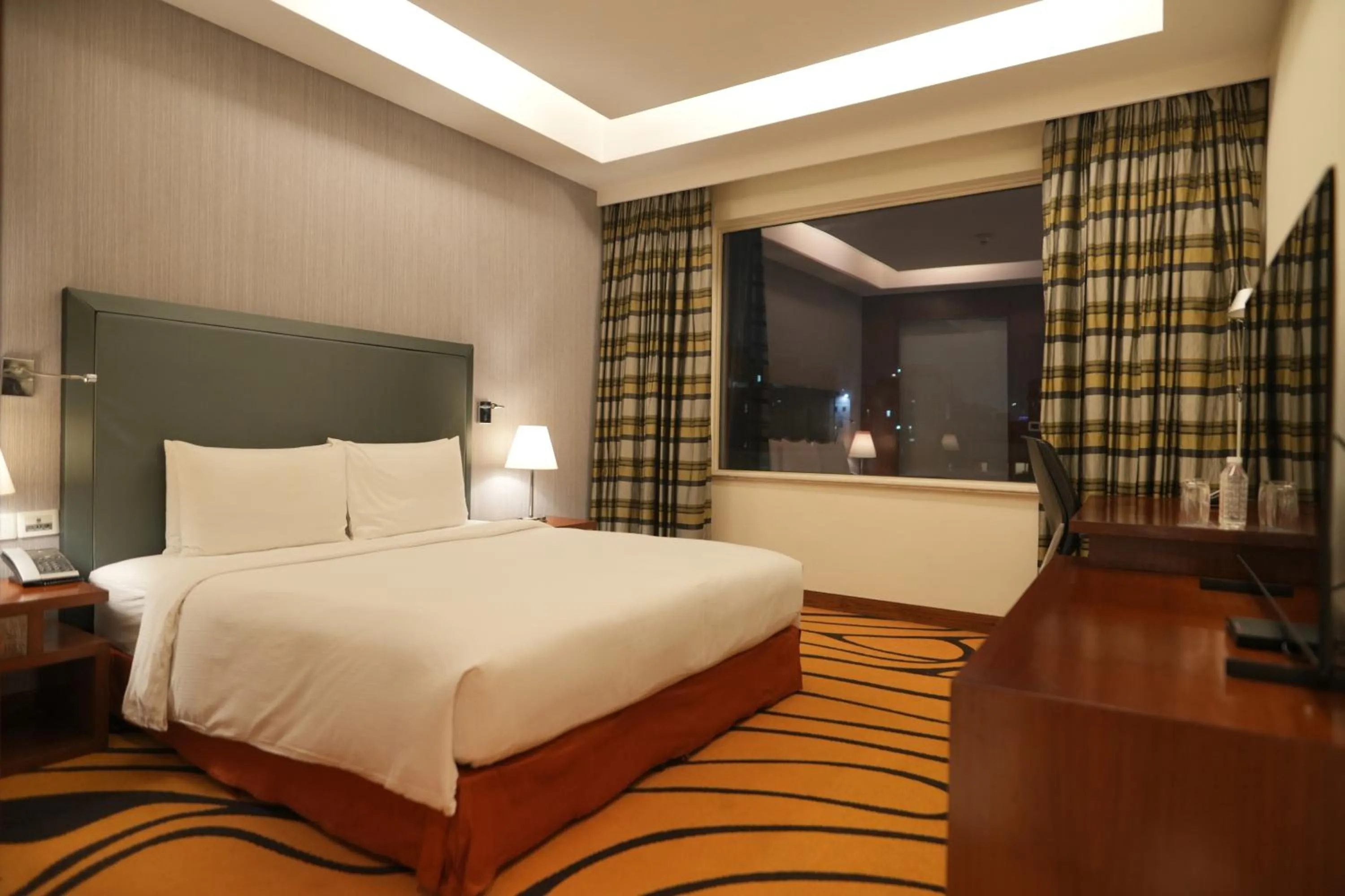 Bed in DoubleTree by Hilton Gurgaon New Delhi NCR