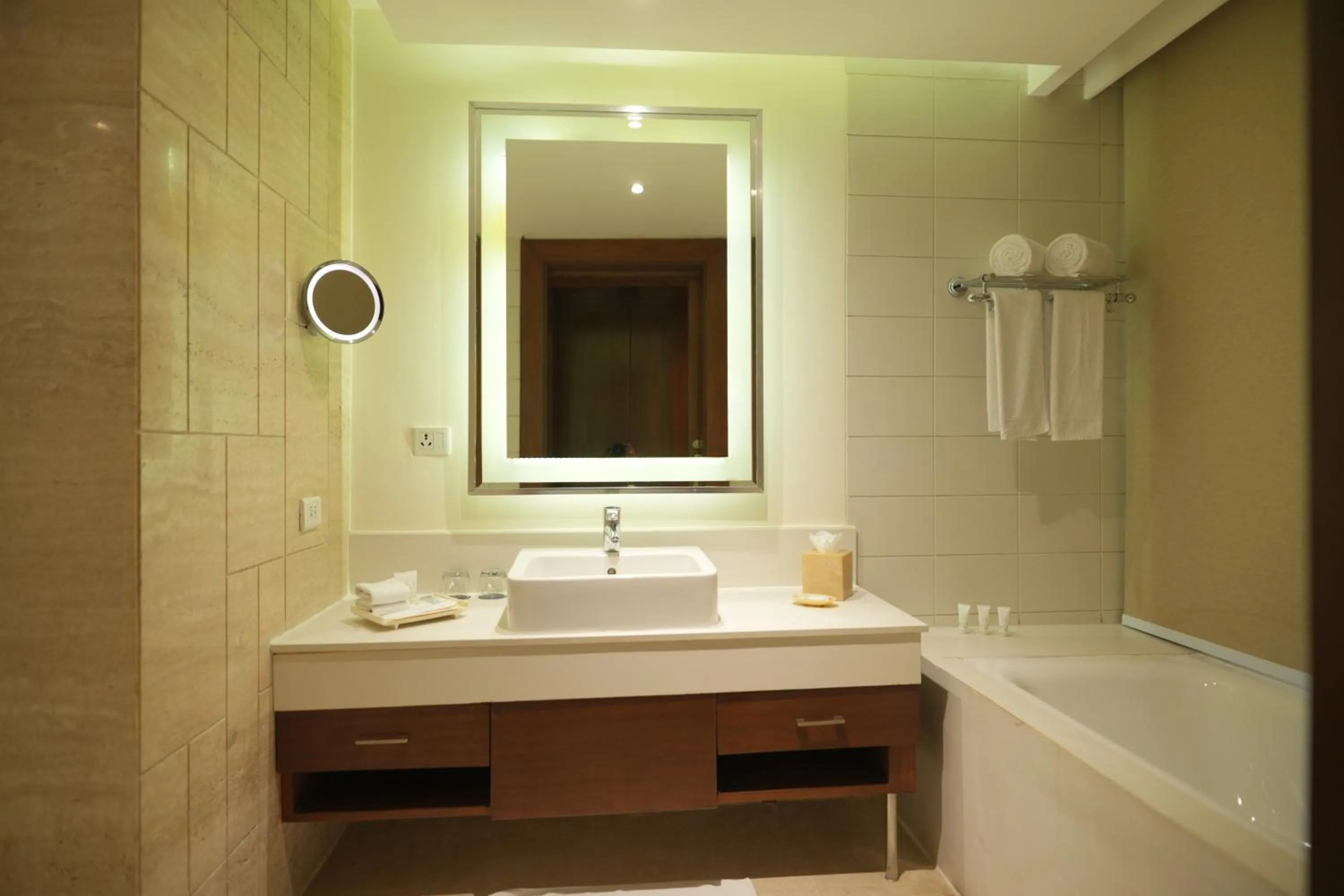 Bathroom in DoubleTree by Hilton Gurgaon New Delhi NCR