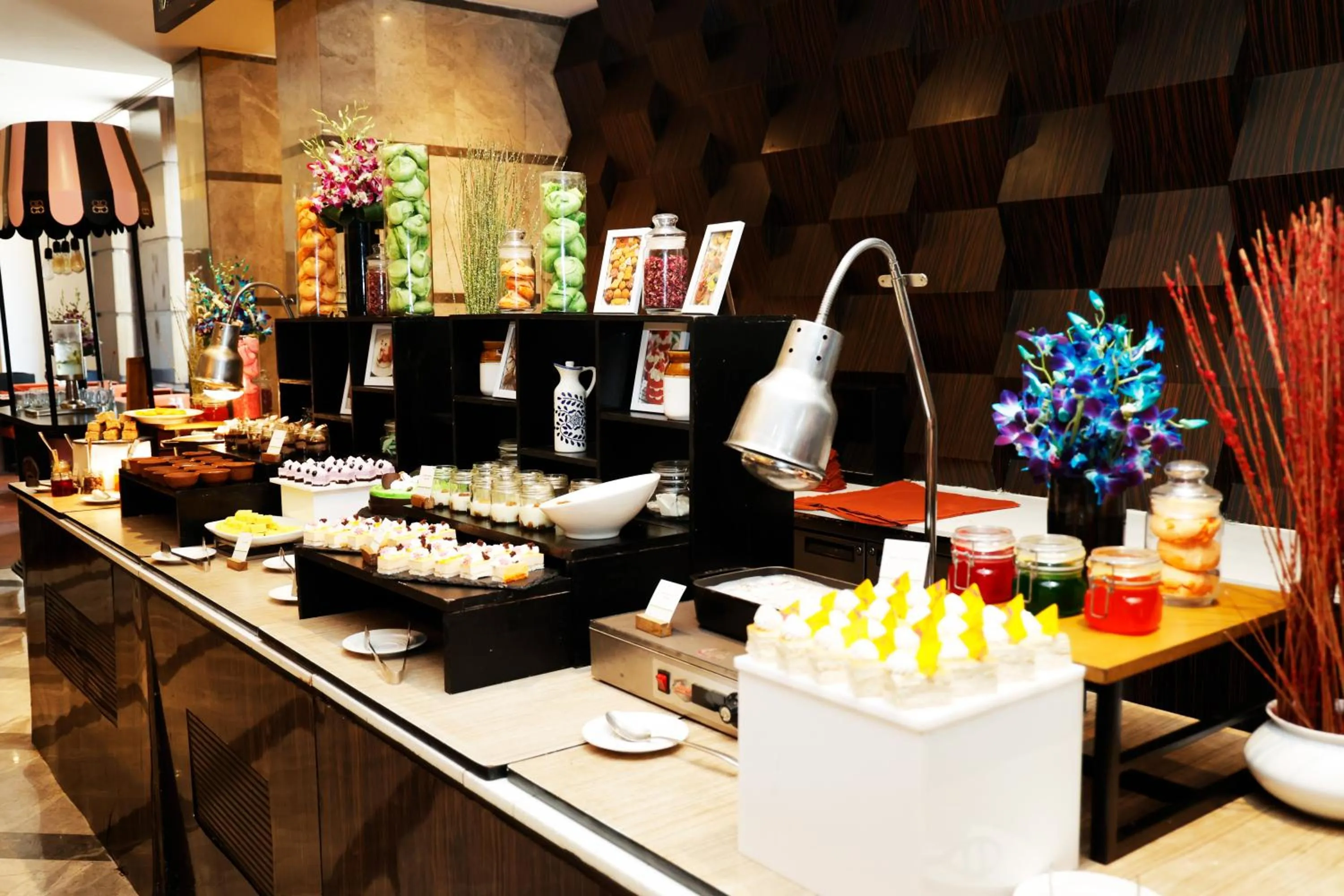 Food and drinks in DoubleTree by Hilton Gurgaon New Delhi NCR