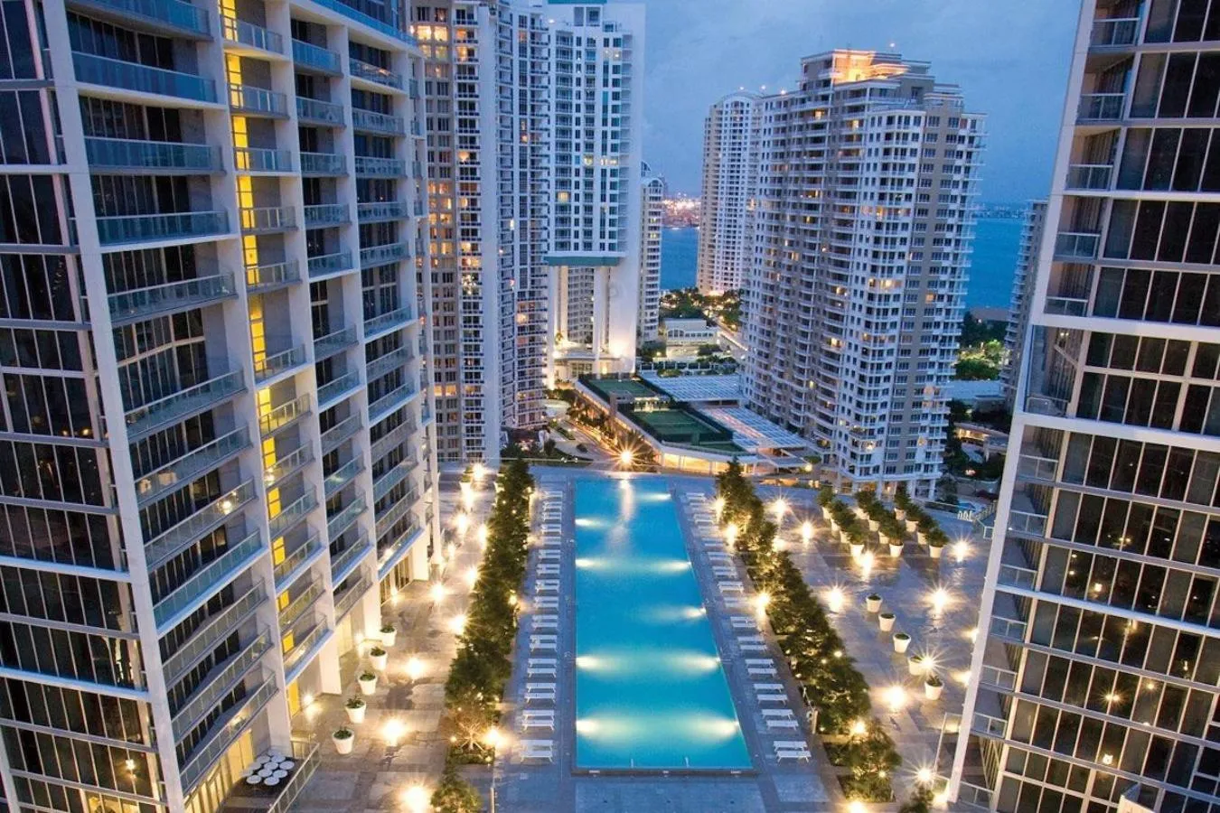 Swimming pool in ICON Brickell residences