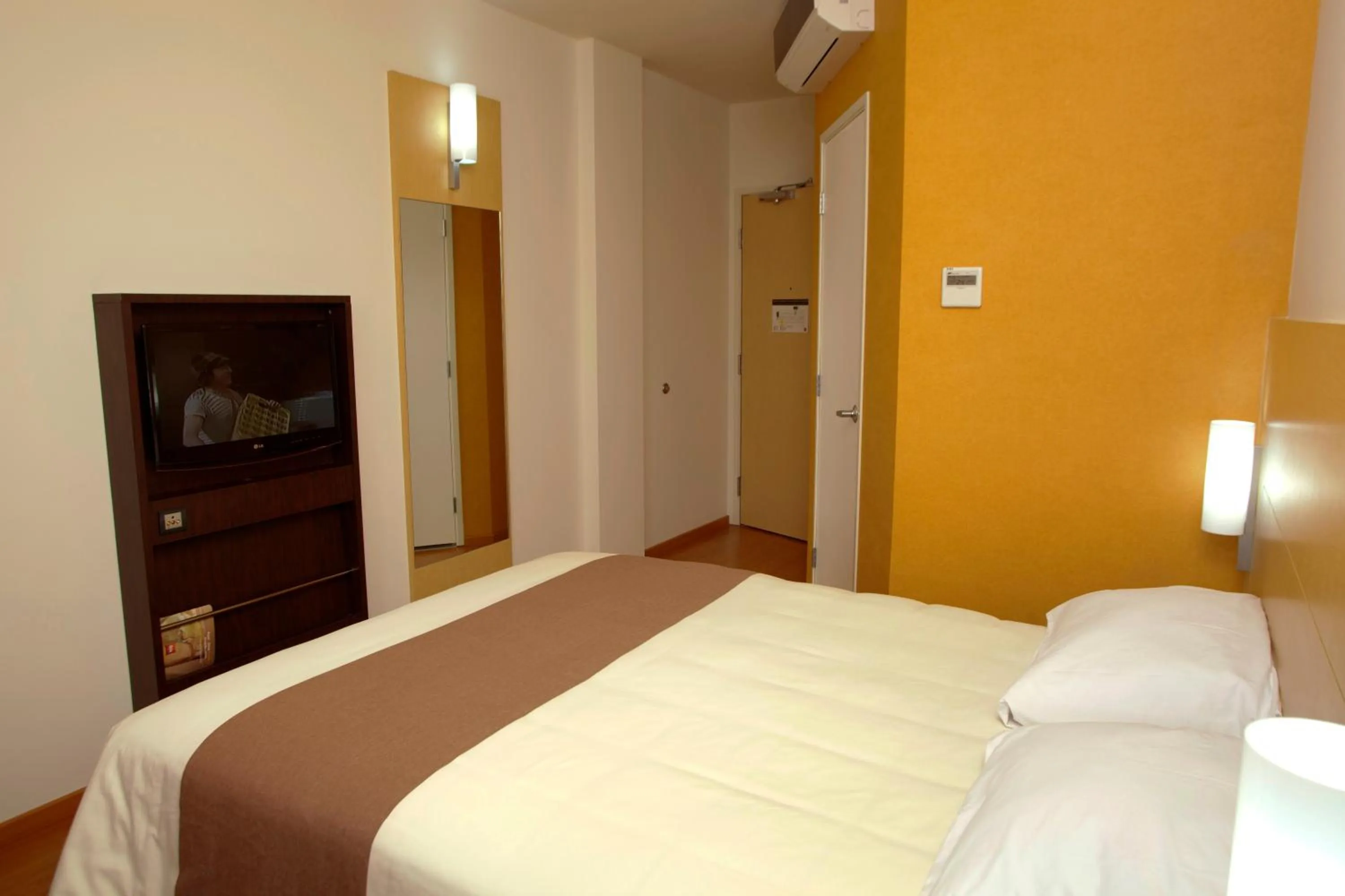 Bed in Ibis San Luis Potosi