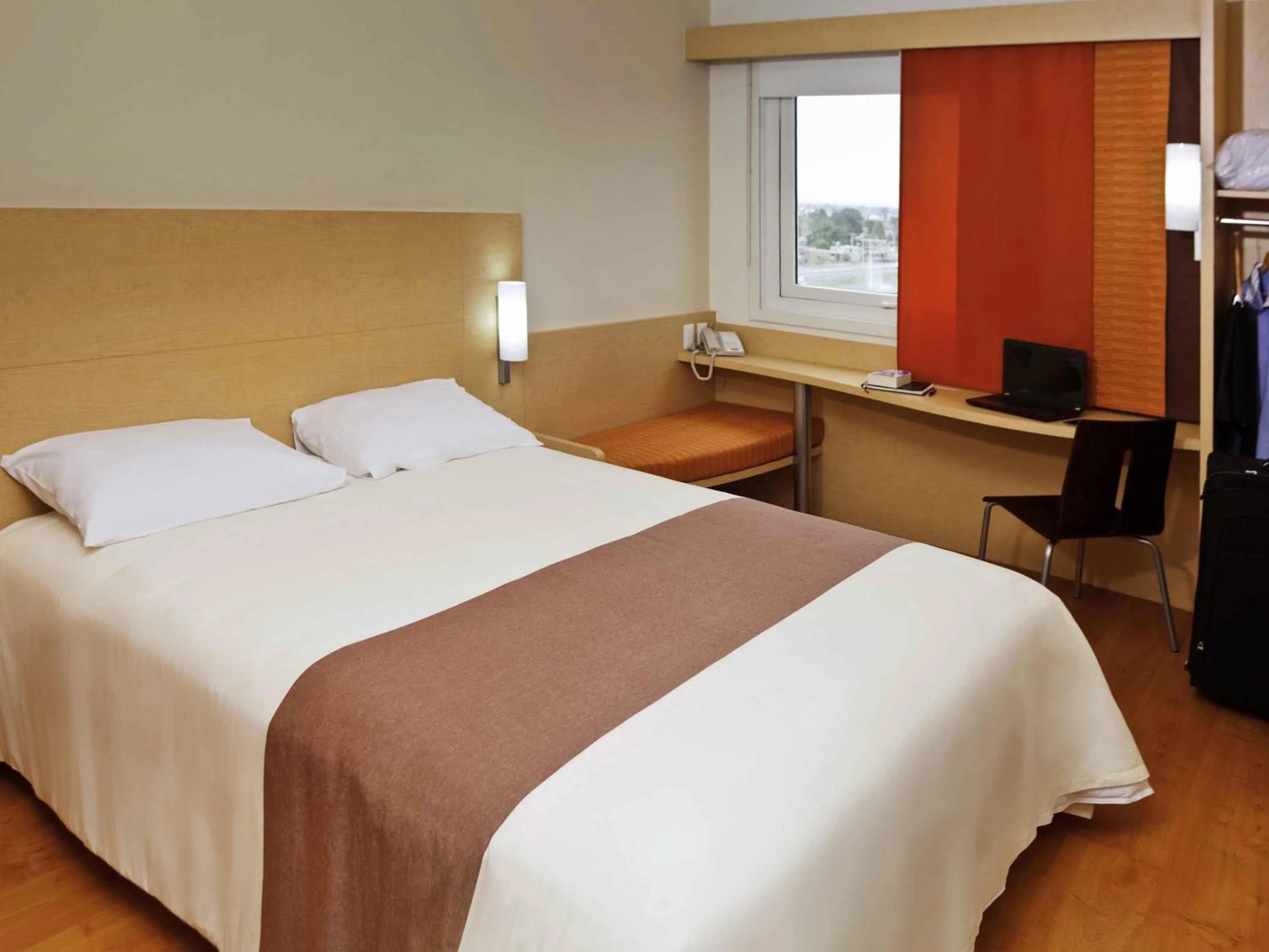 Bedroom, Bed in Ibis San Luis Potosi