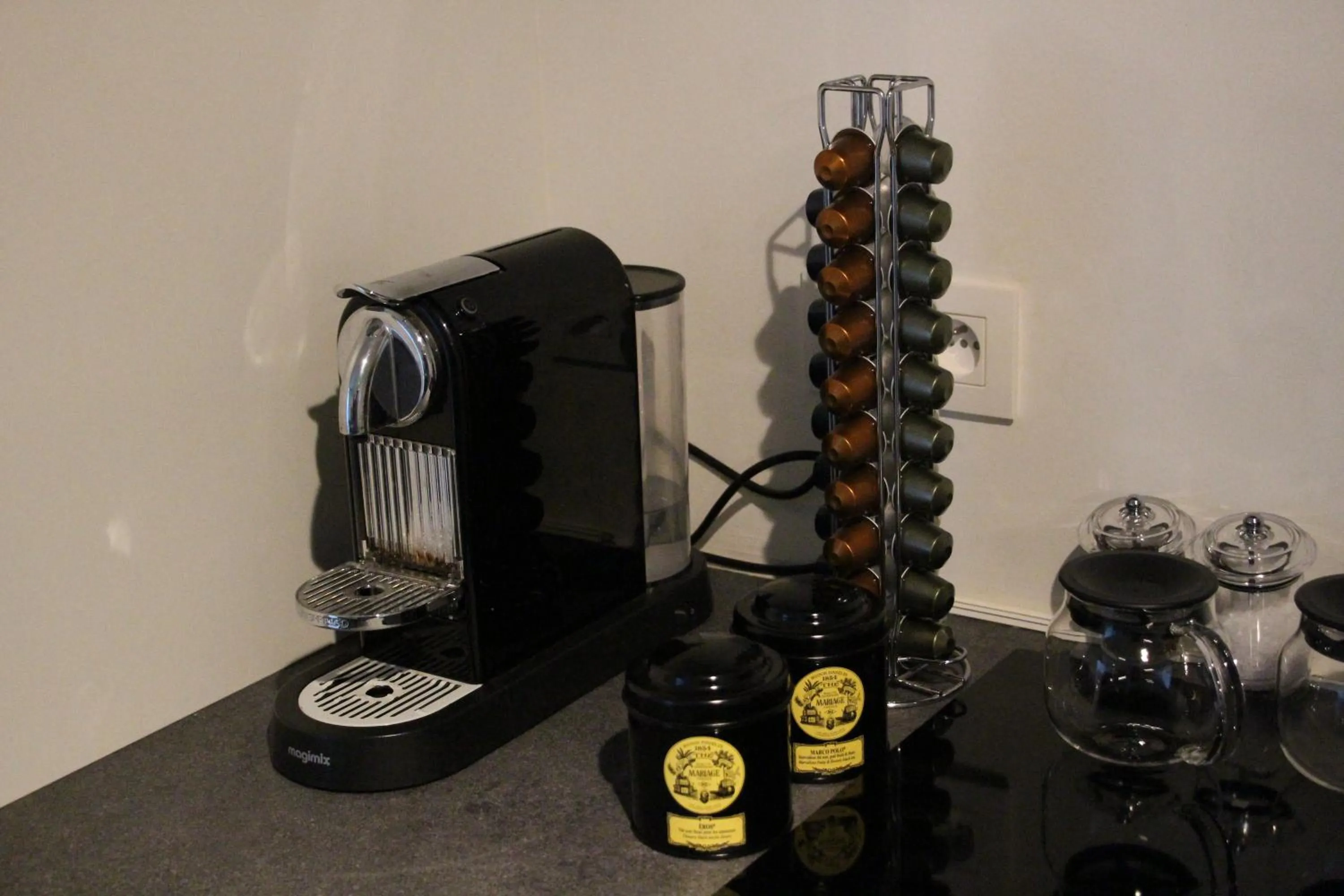 Coffee/tea facilities in James & Leon