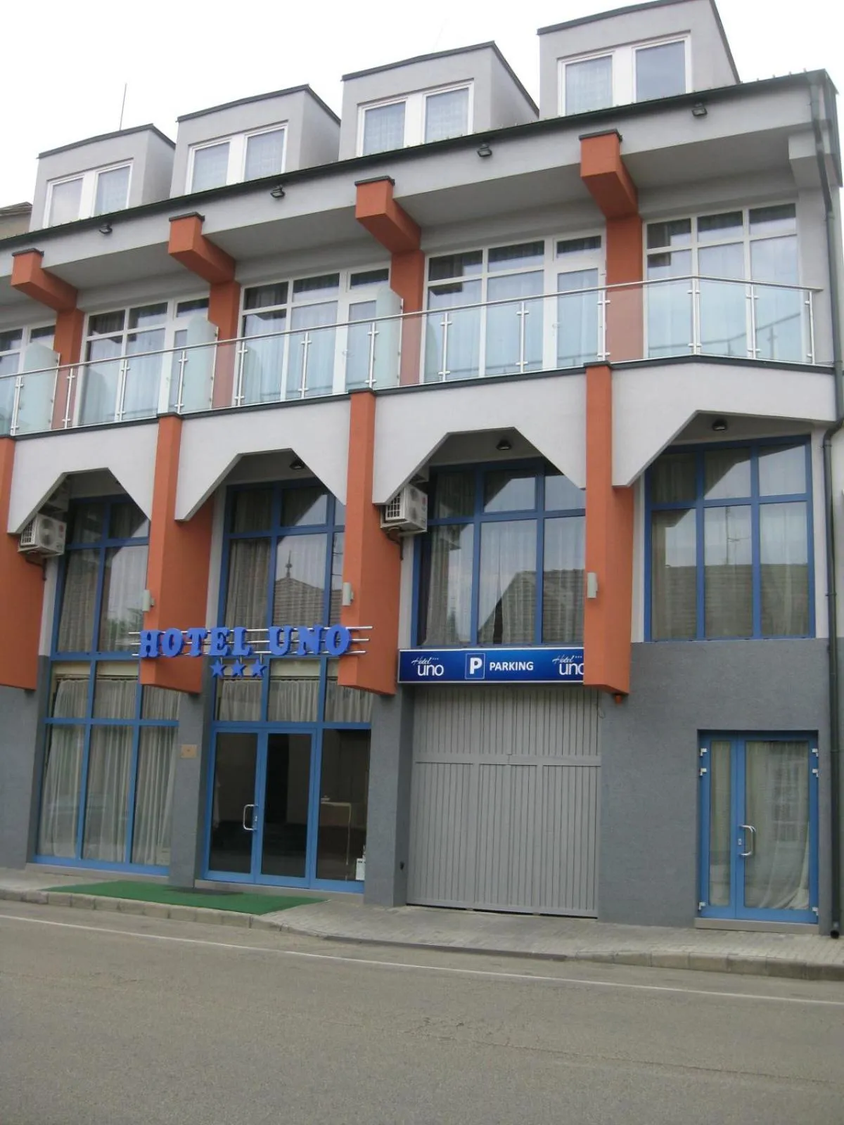 Facade/entrance in Hotel Uno