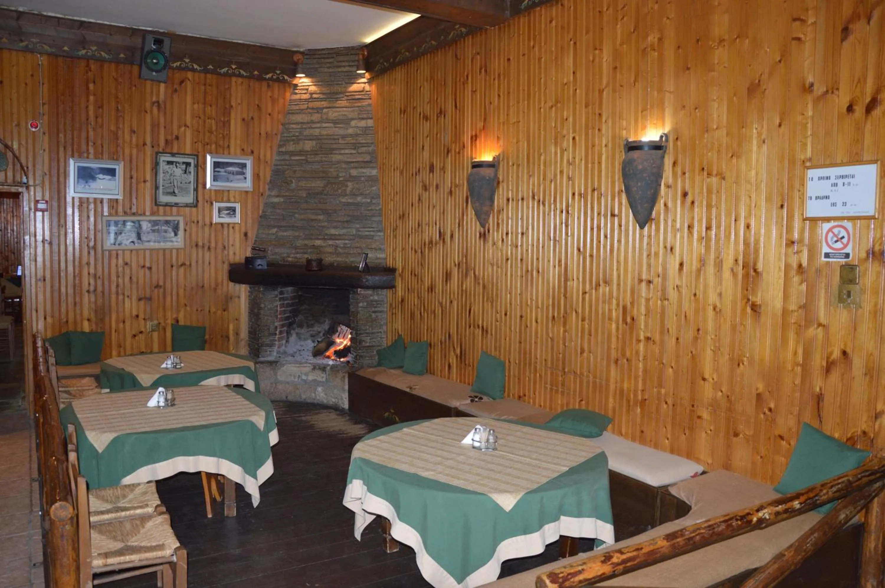 Restaurant/places to eat in Hotel Hani Zisi