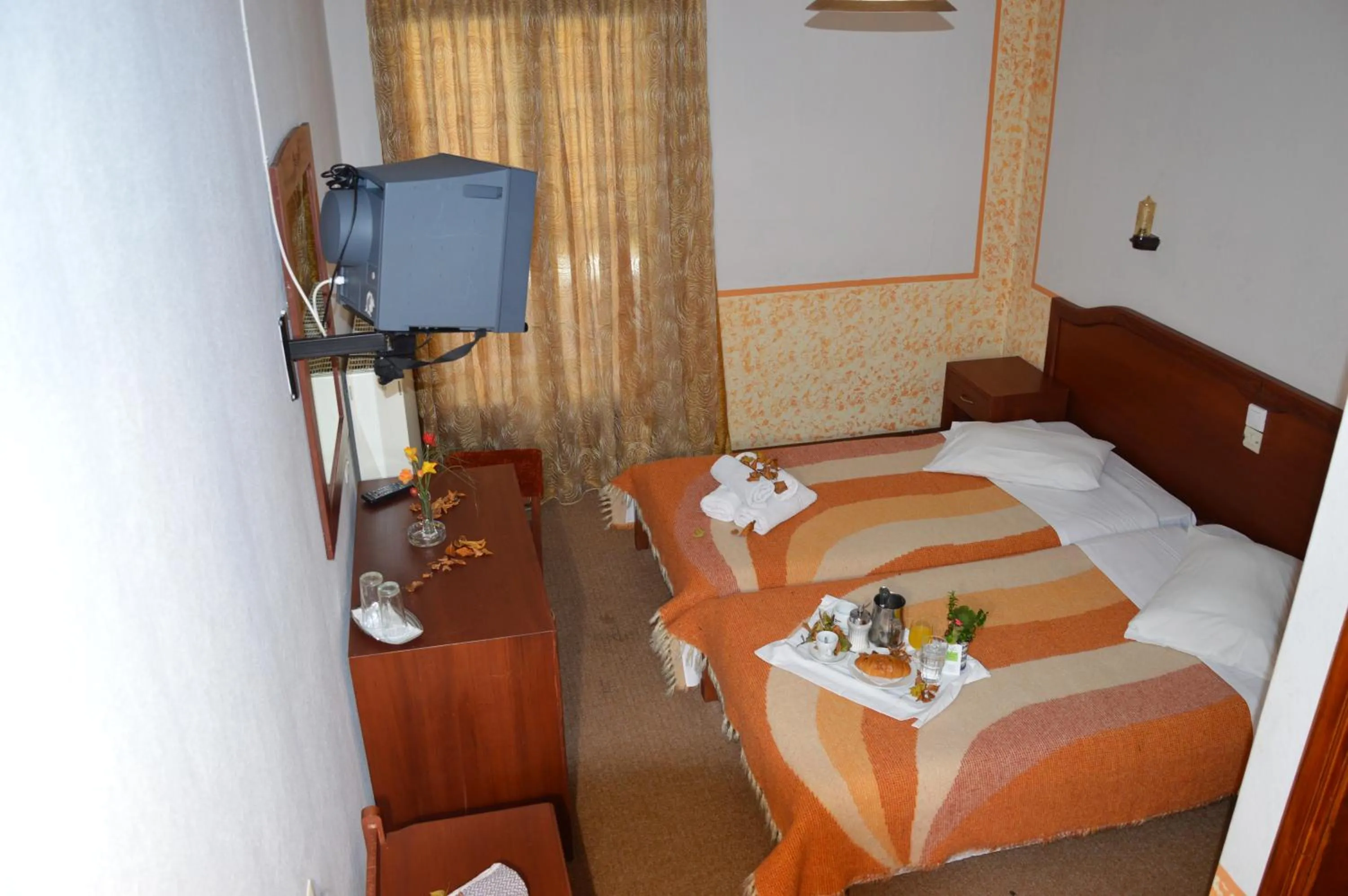 Bed in Hotel Hani Zisi