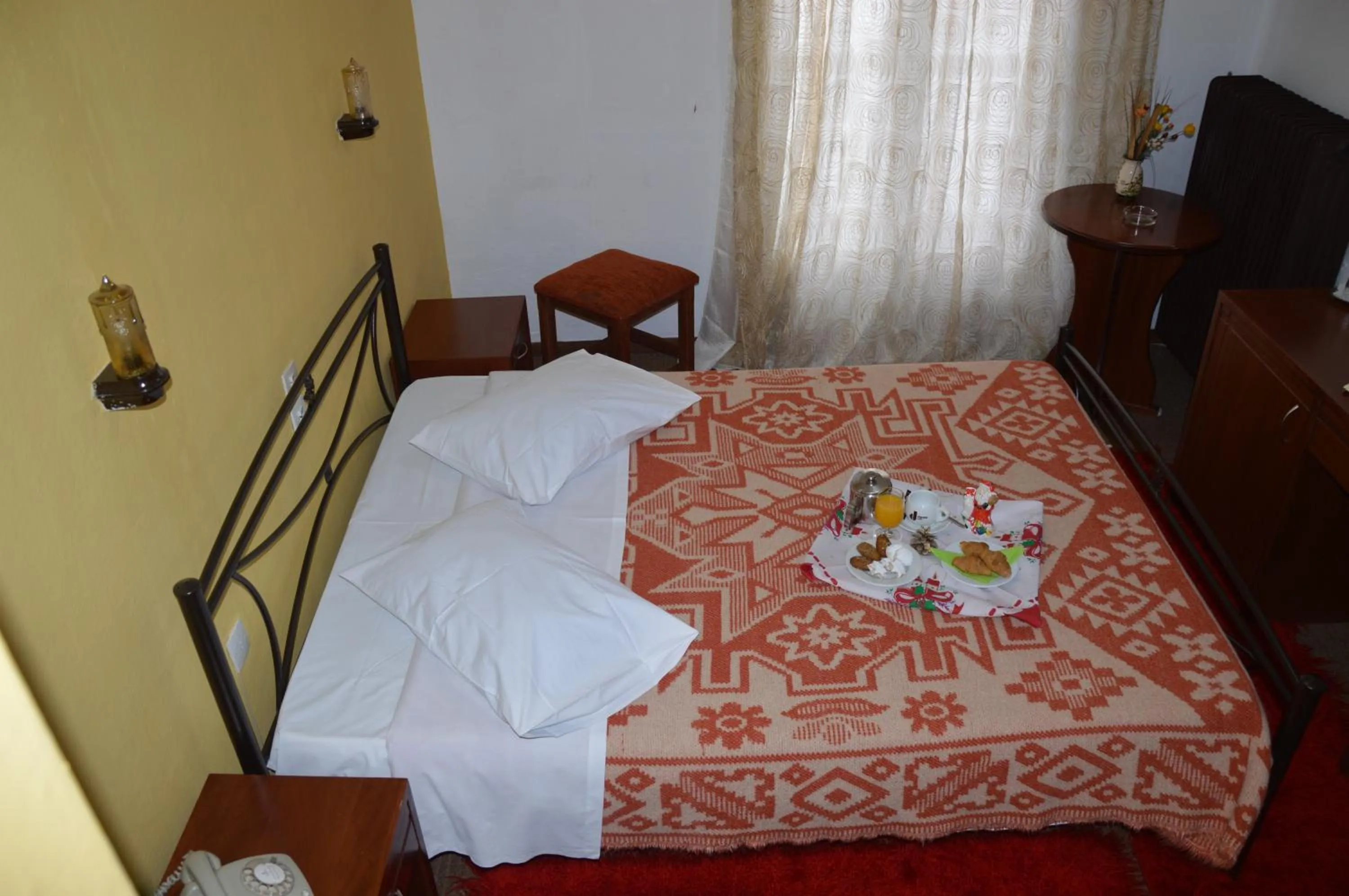 Bed in Hotel Hani Zisi