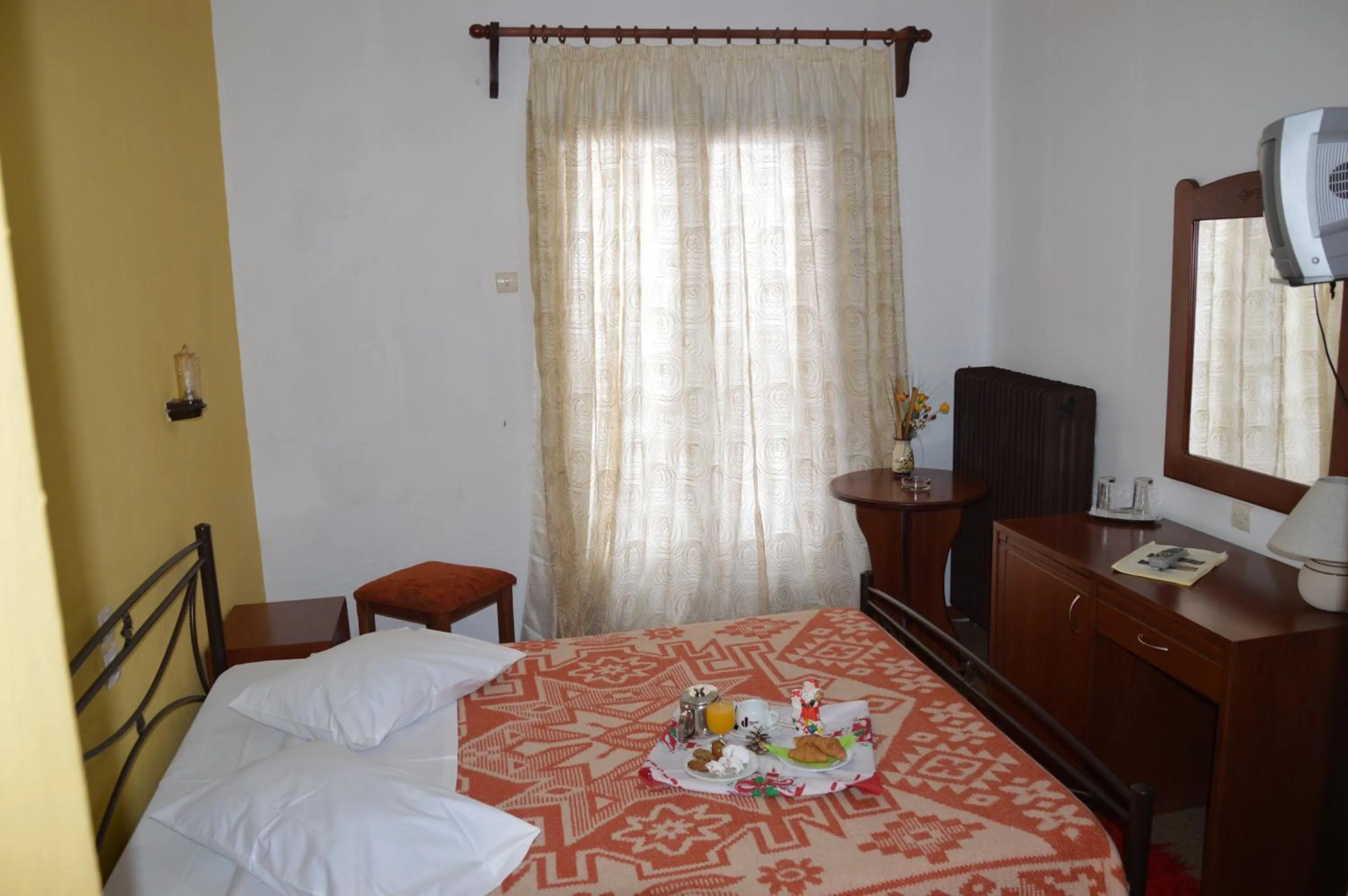 Bed in Hotel Hani Zisi
