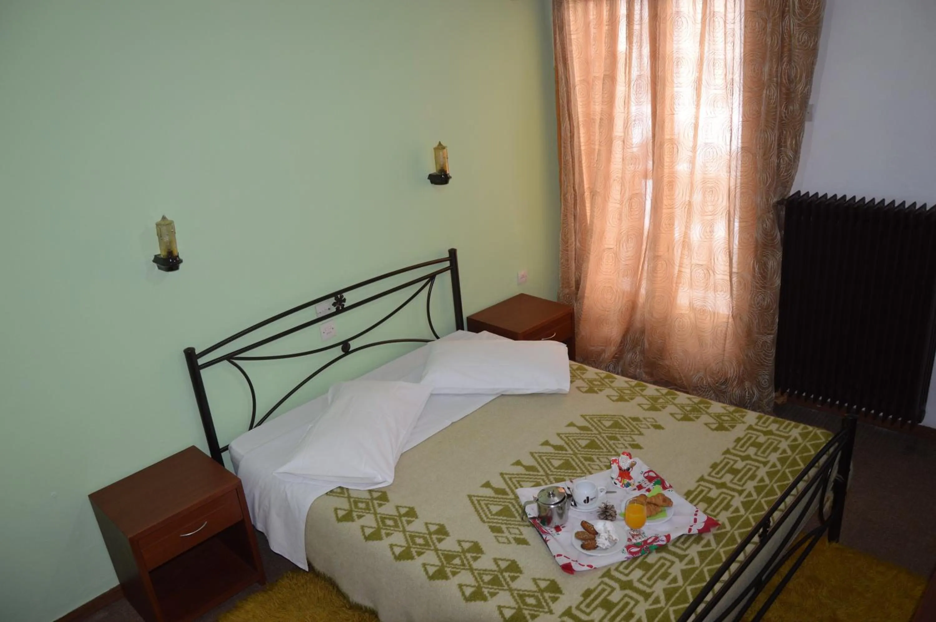 Bed in Hotel Hani Zisi