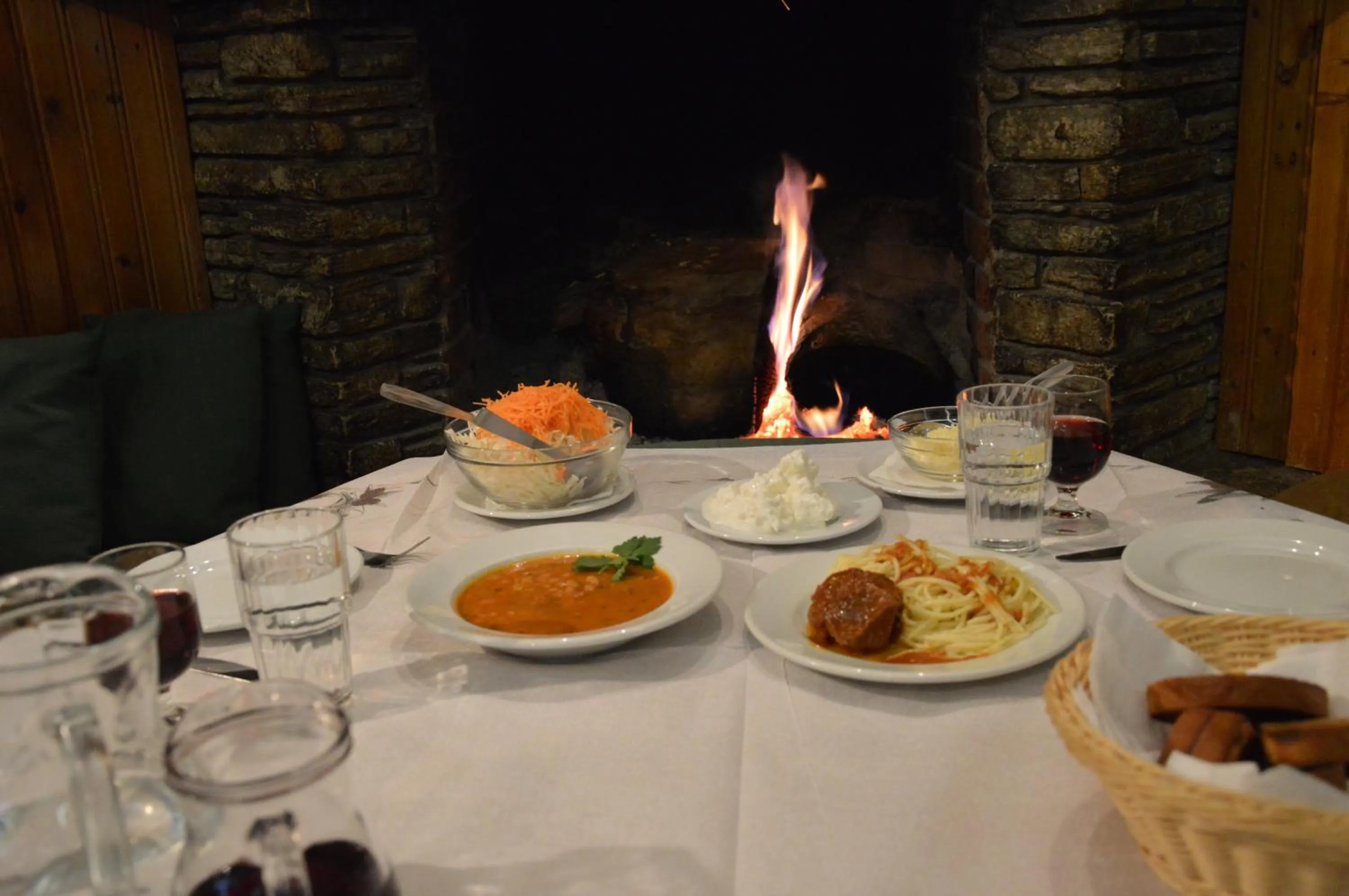 Restaurant/places to eat in Hotel Hani Zisi