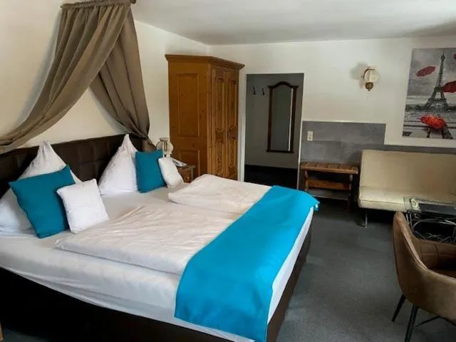 Bed in Schlosshotel Landstuhl