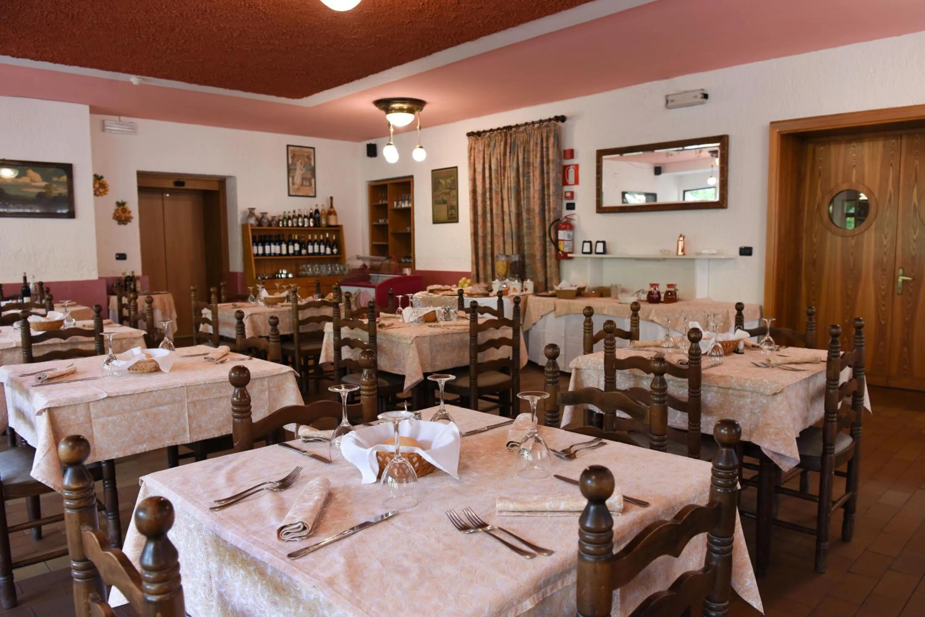 Restaurant/places to eat in Hotel Zanella