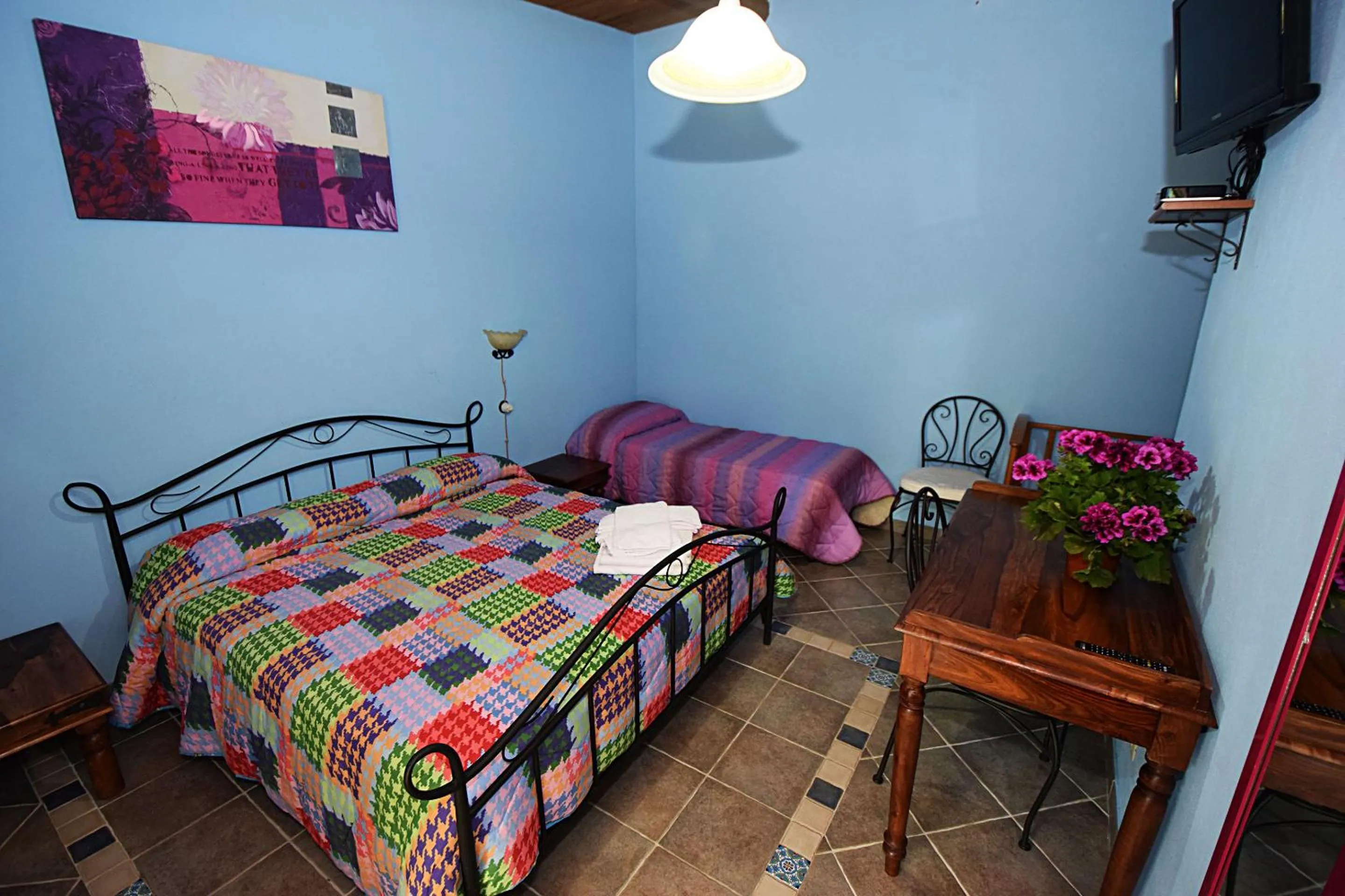 Photo of the whole room, Bed in Giucalem La Casa Negli Orti