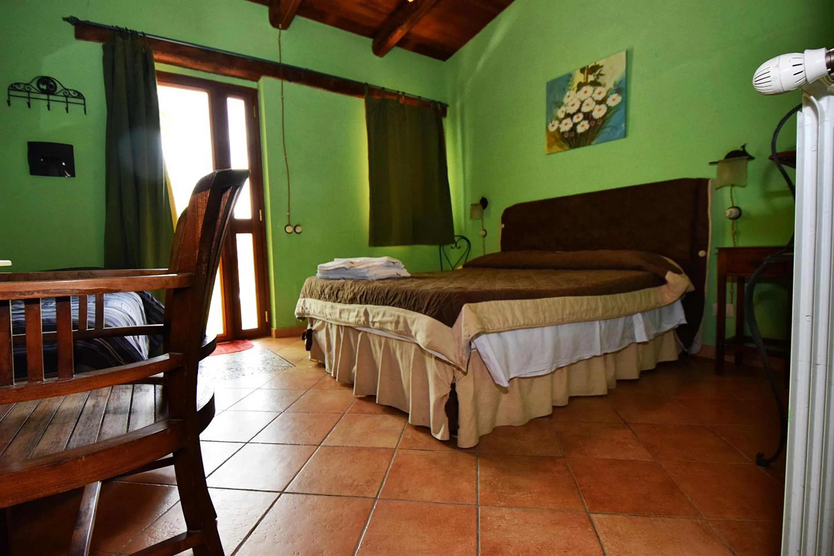 Photo of the whole room, Bed in Giucalem La Casa Negli Orti