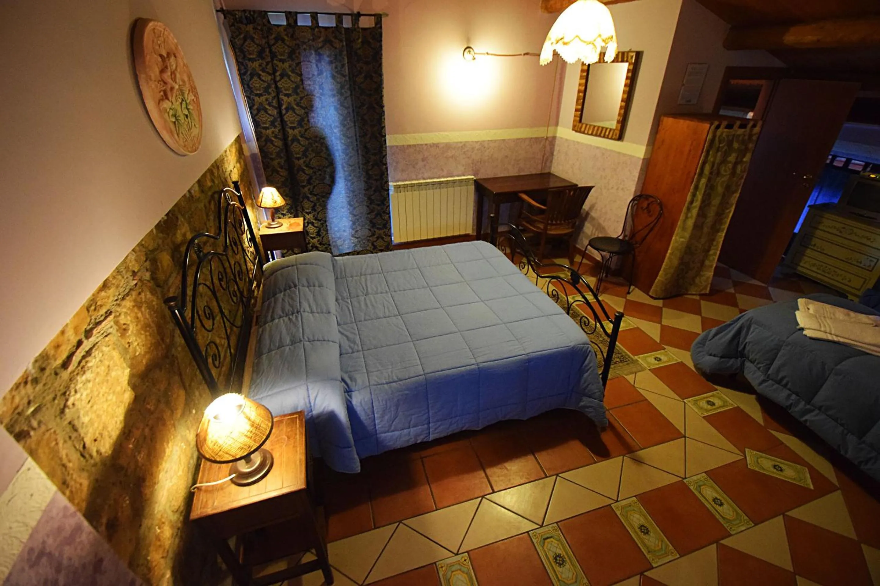 Photo of the whole room, Bed in Giucalem La Casa Negli Orti