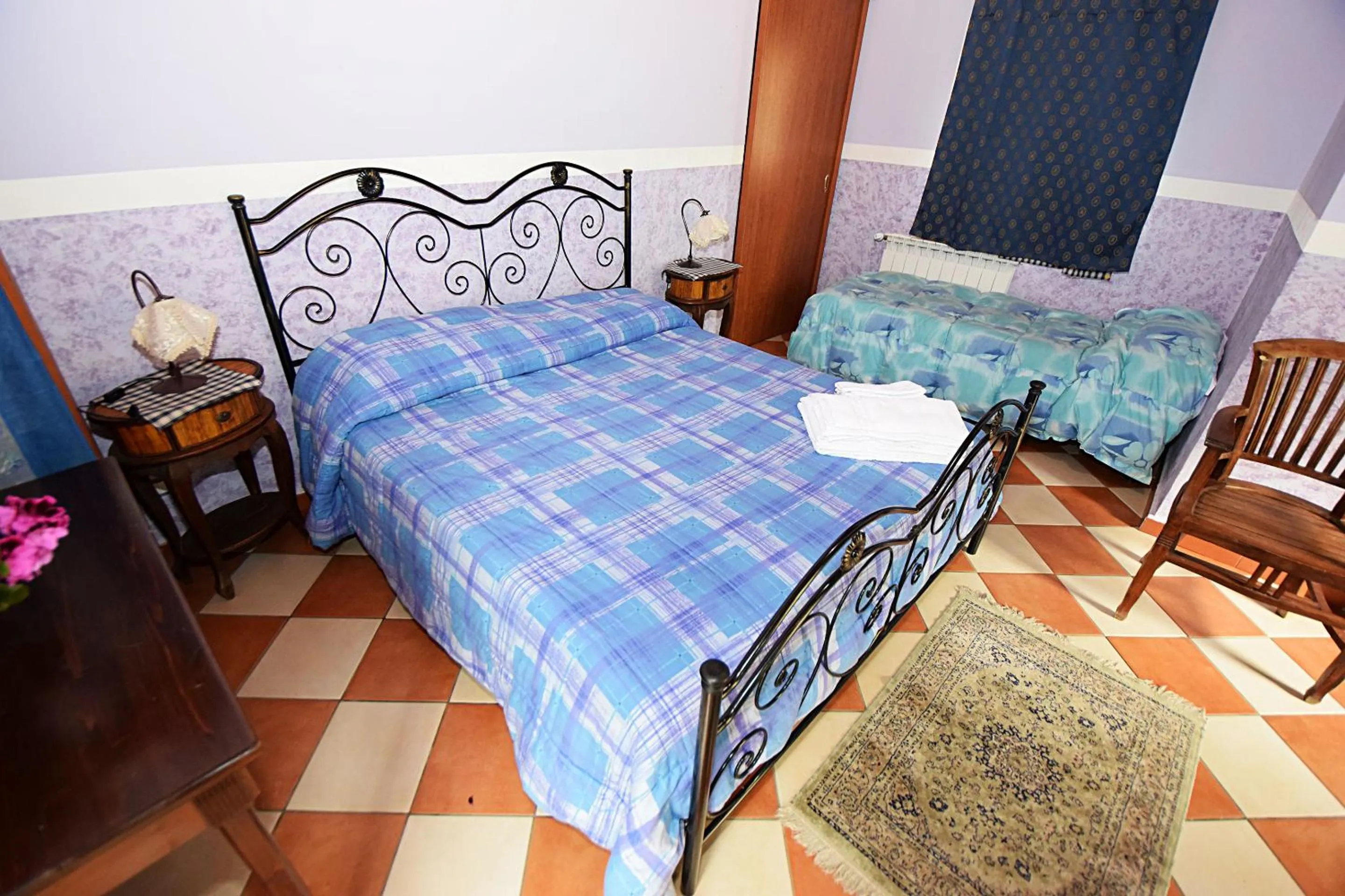 Photo of the whole room, Bed in Giucalem La Casa Negli Orti