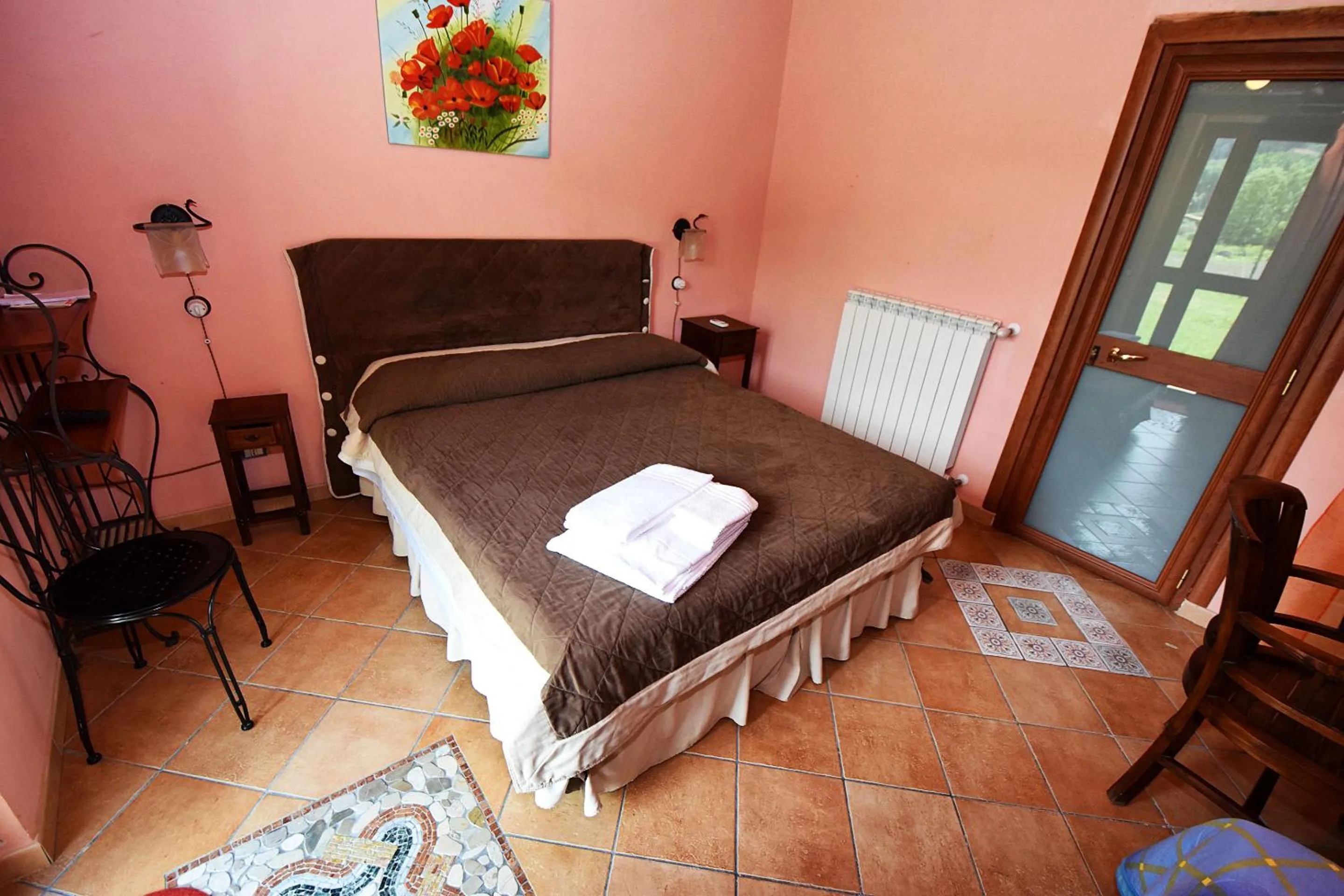 Photo of the whole room, Bed in Giucalem La Casa Negli Orti