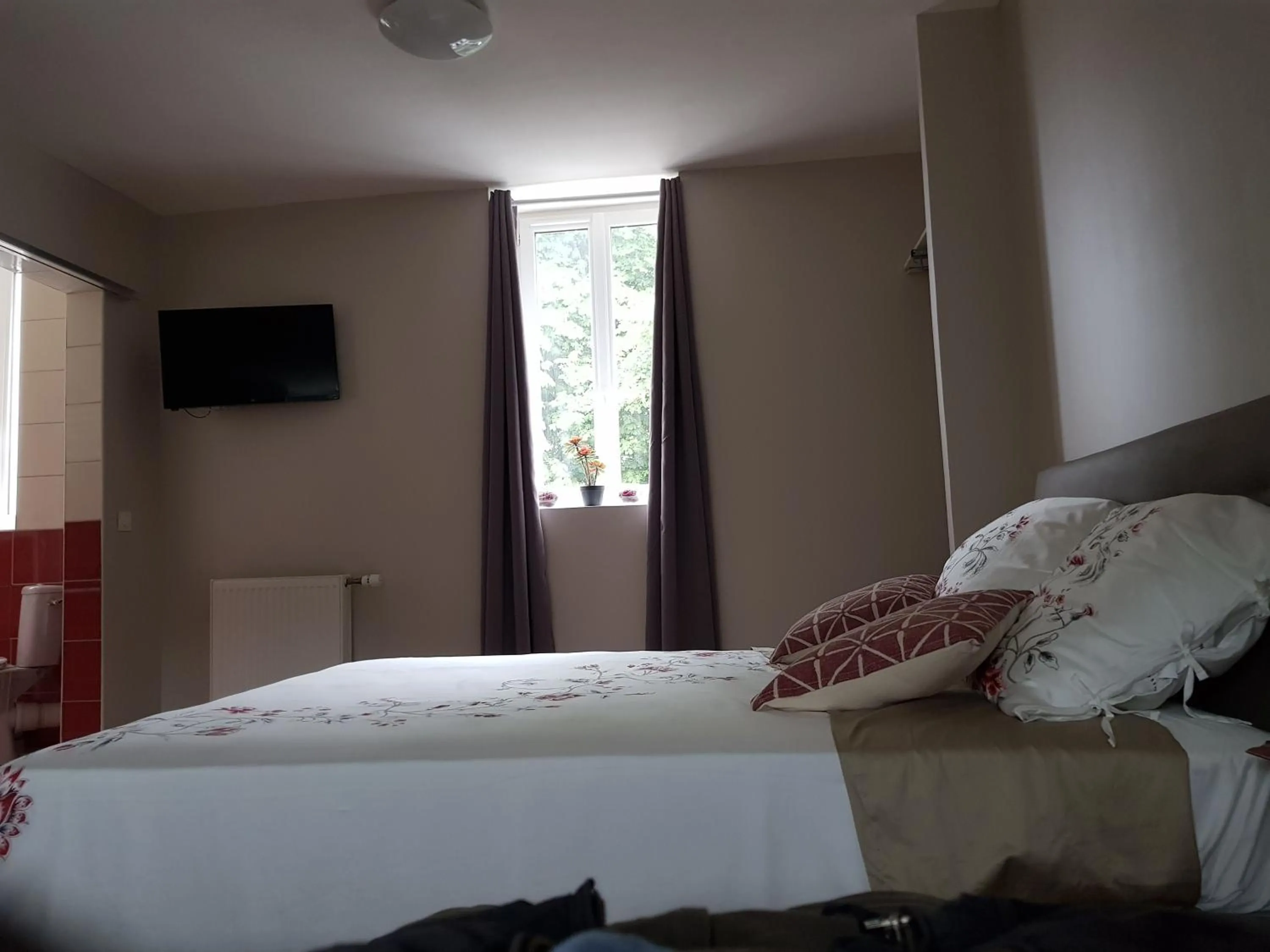 Shower, Bed in Hameau des Essarts