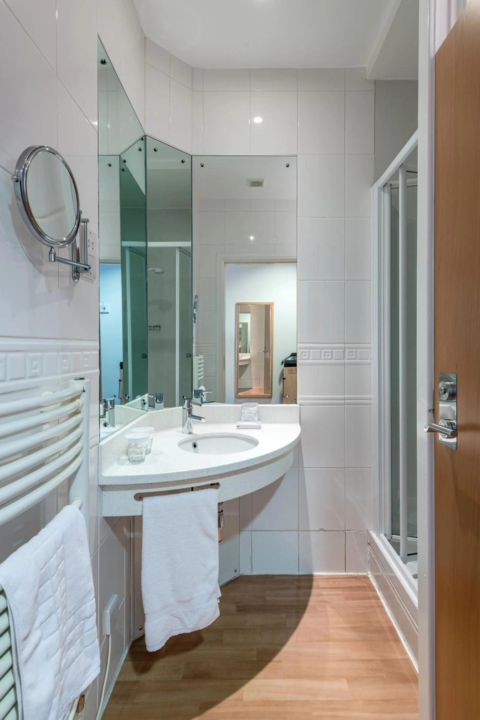 Bathroom in High Range Lodge Hotel