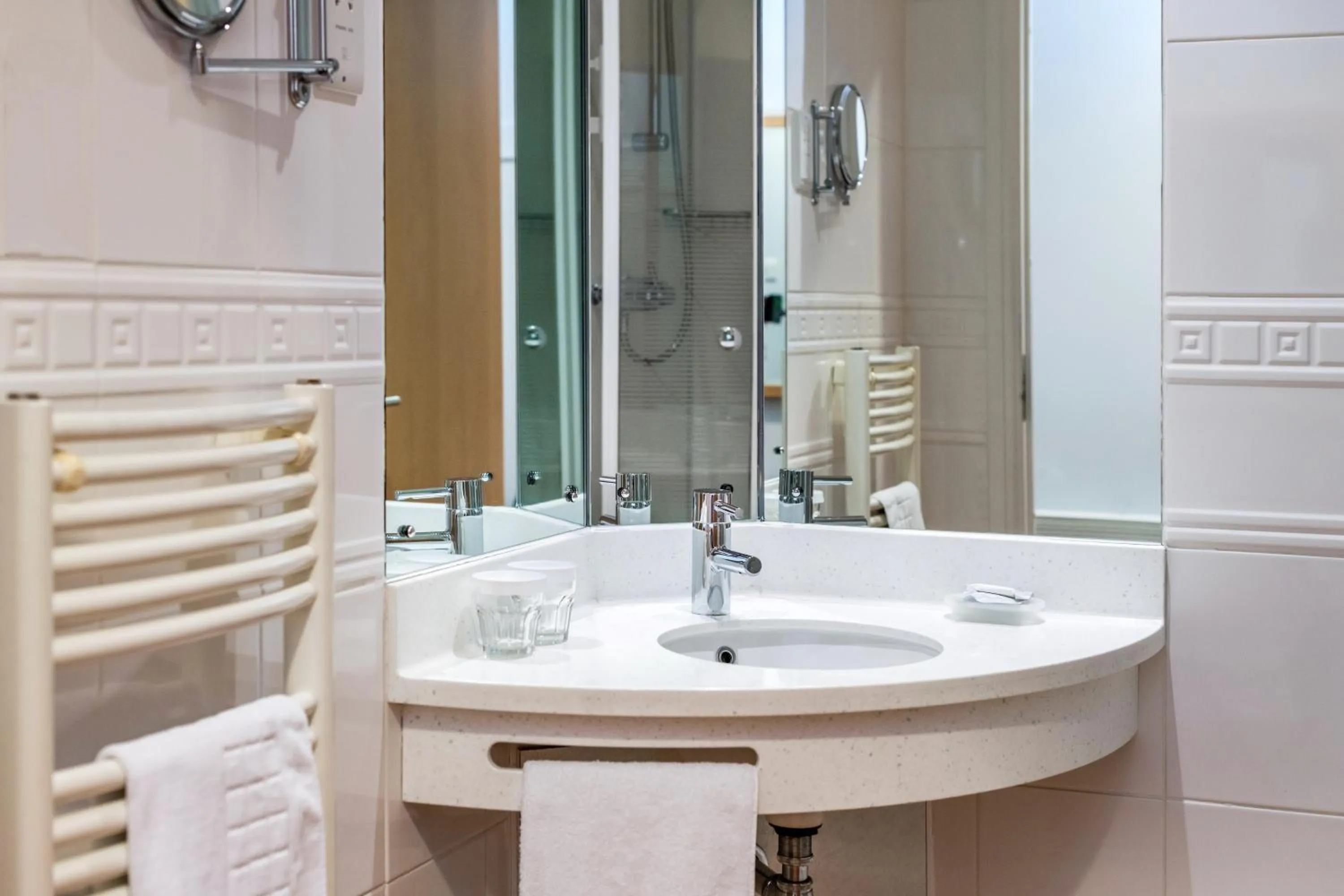 Bathroom in High Range Lodge Hotel