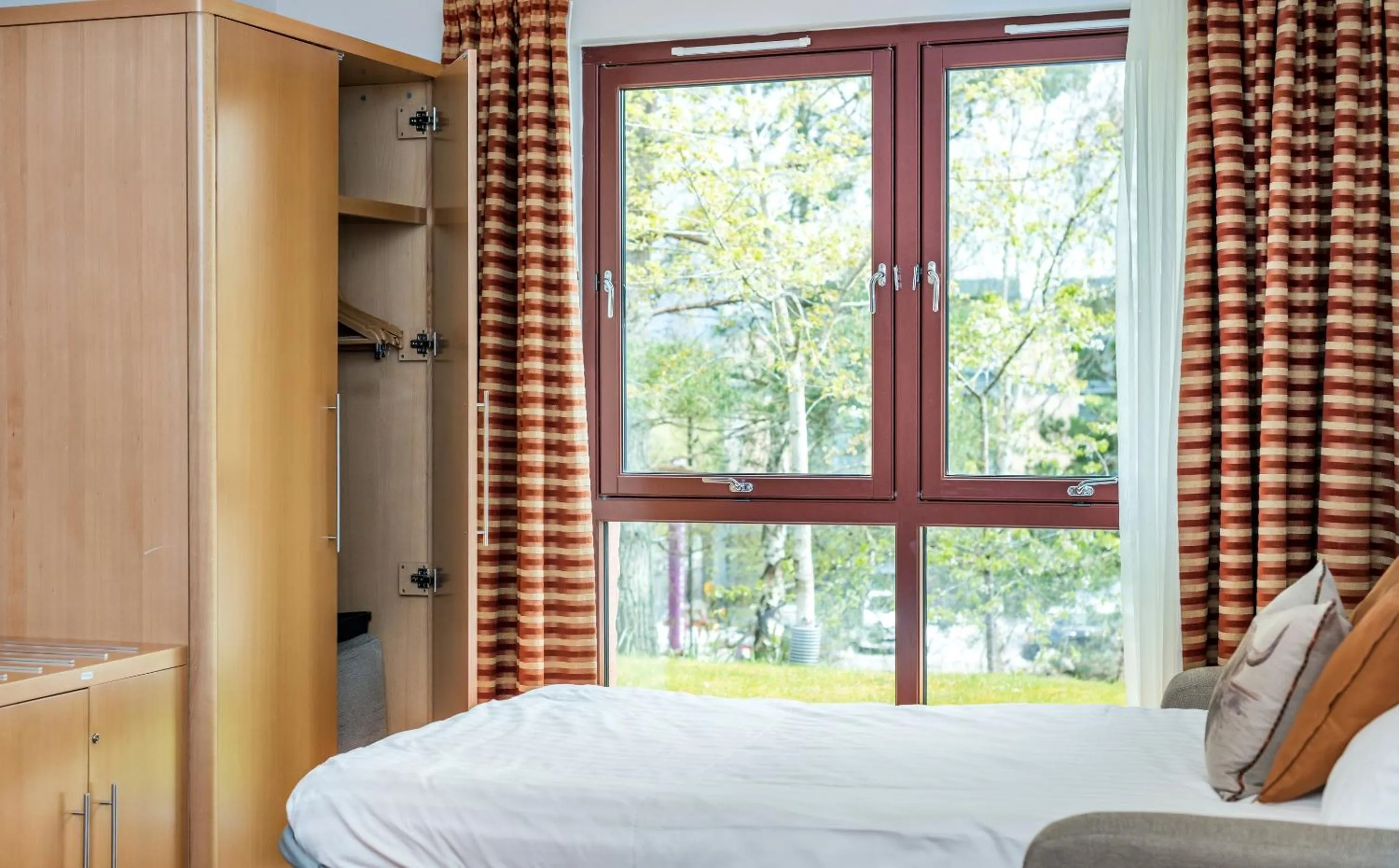 Bedroom, Bed in High Range Lodge Hotel