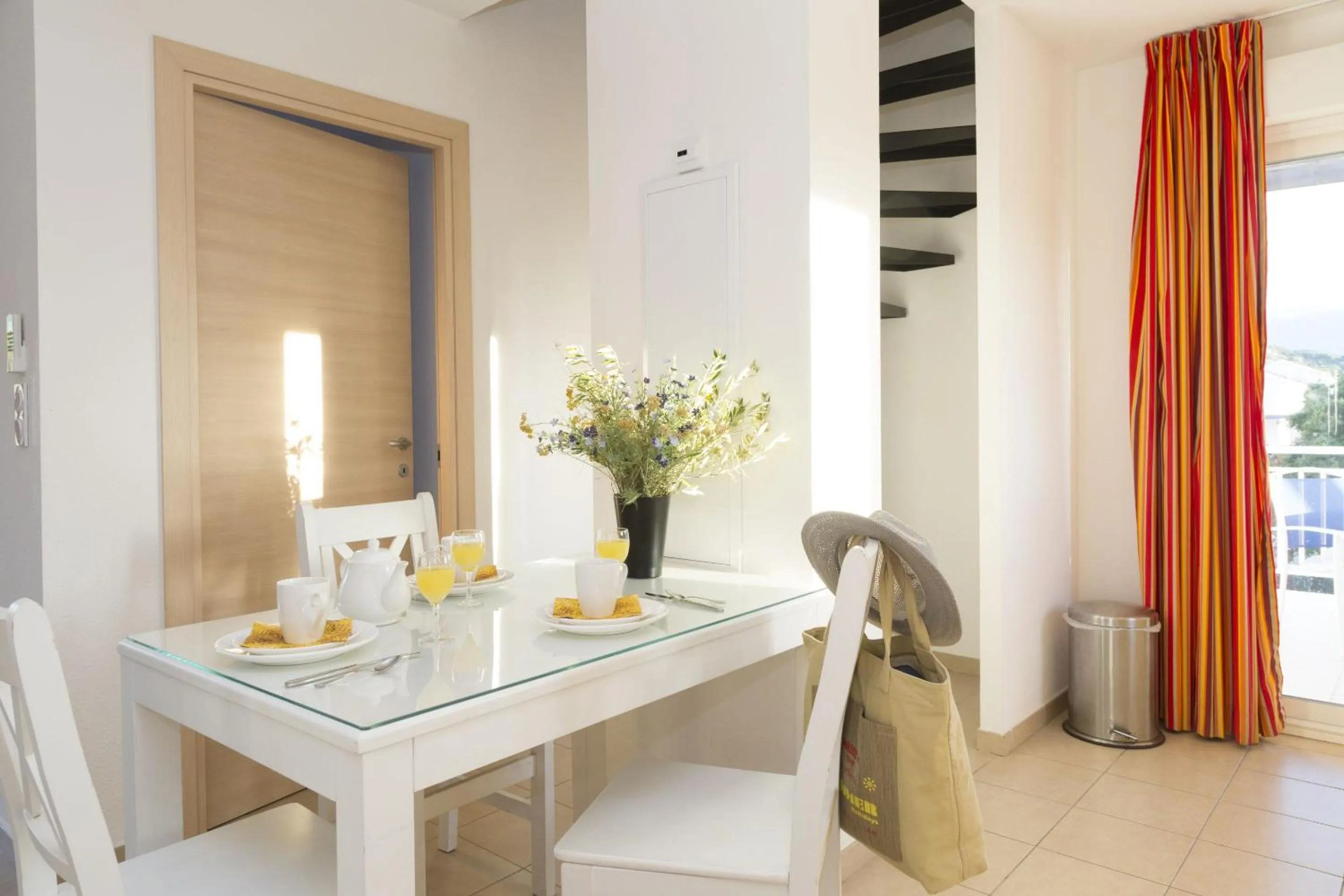 Dining area in Résidence Odalys Casa d'Orinaju