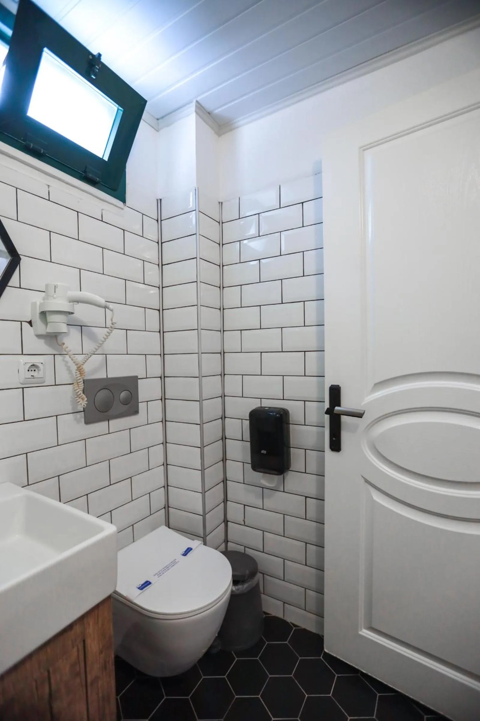 Toilet in Limon Inn Hotel, Taşucu